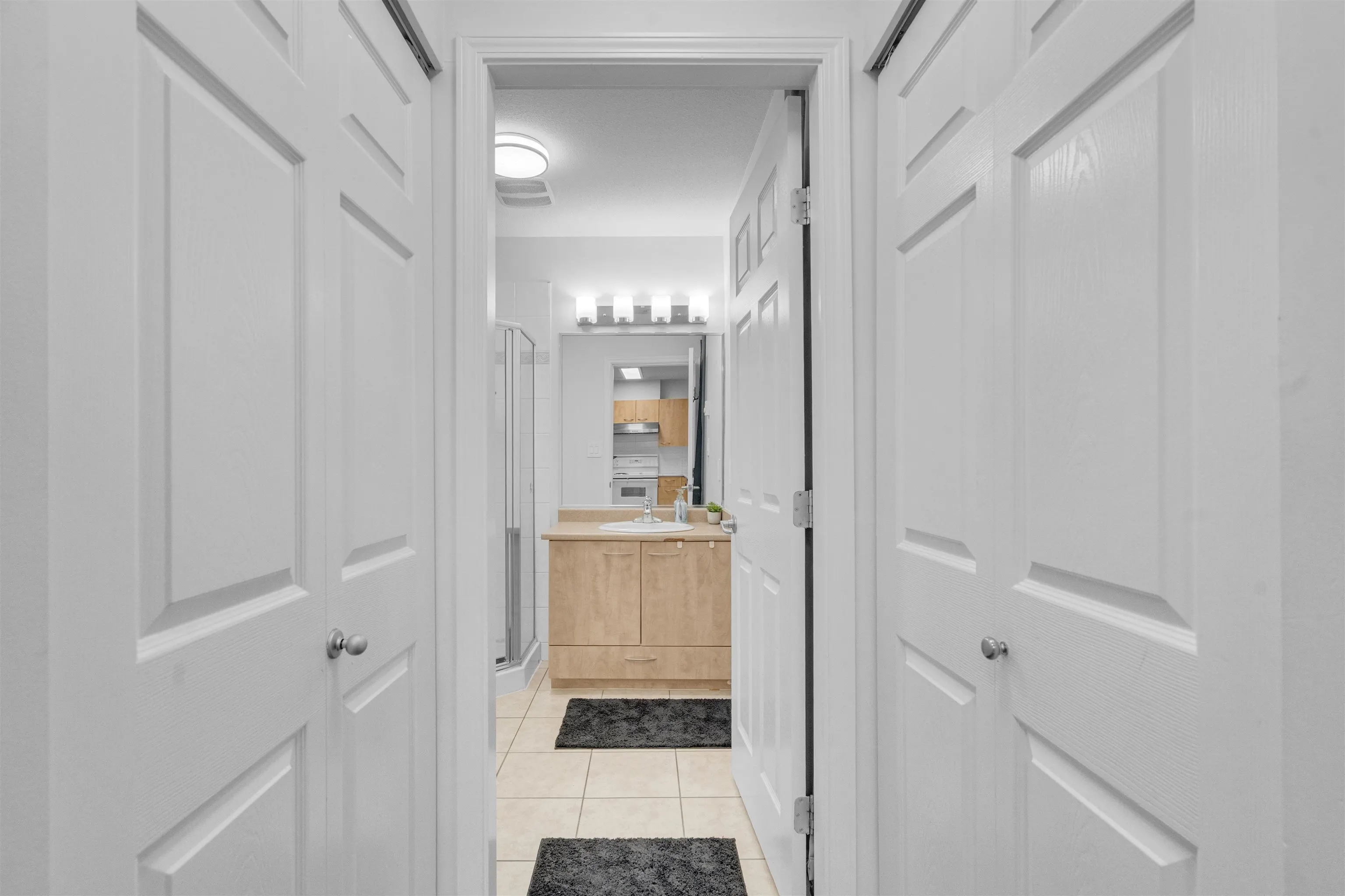 102 2973 Kingsway
