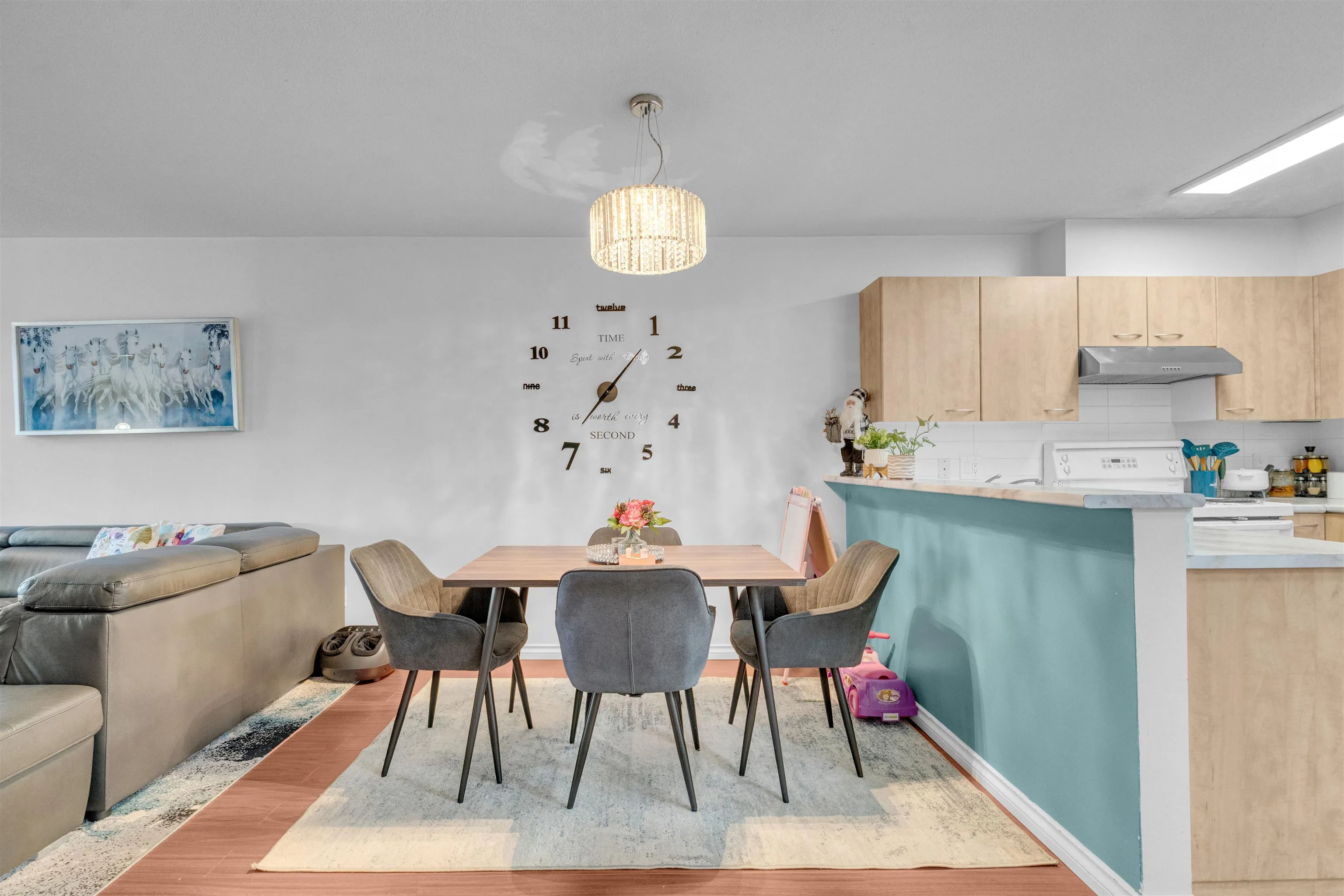 102 2973 Kingsway