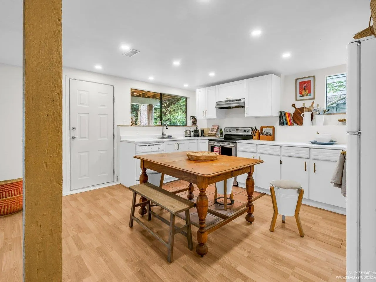 1706 Deep Cove Road