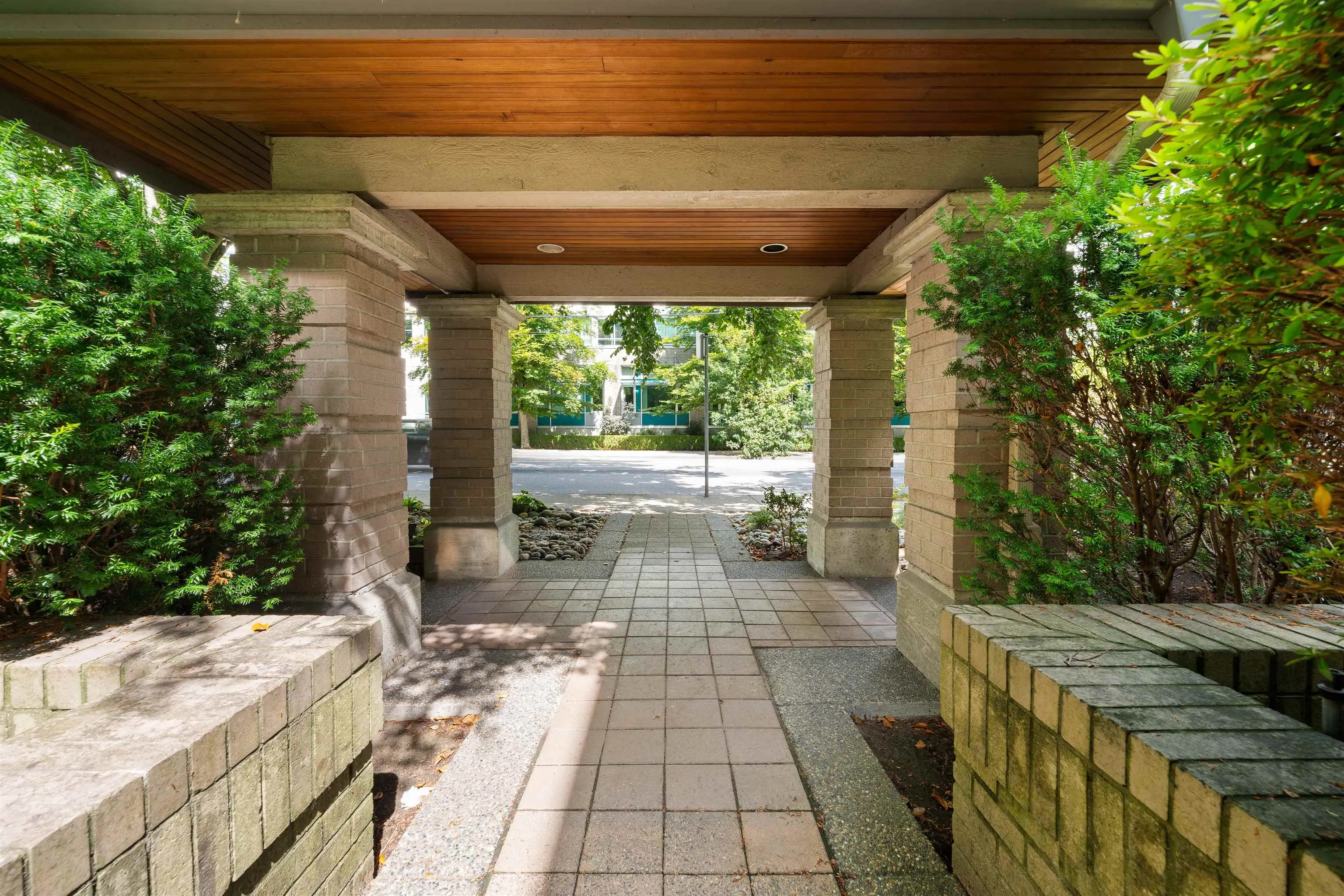 E403 628 W 12th Avenue