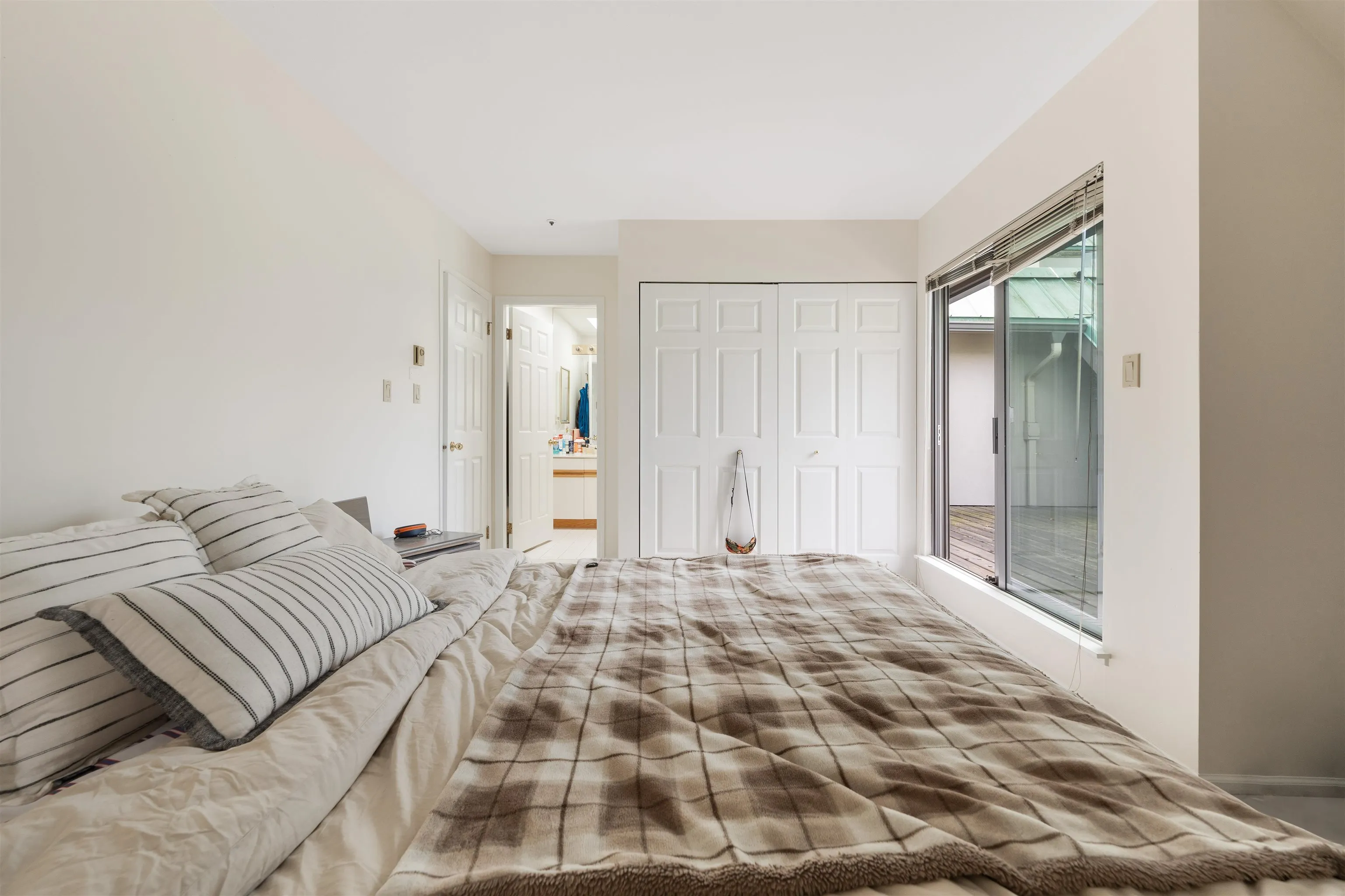 E403 628 W 12th Avenue