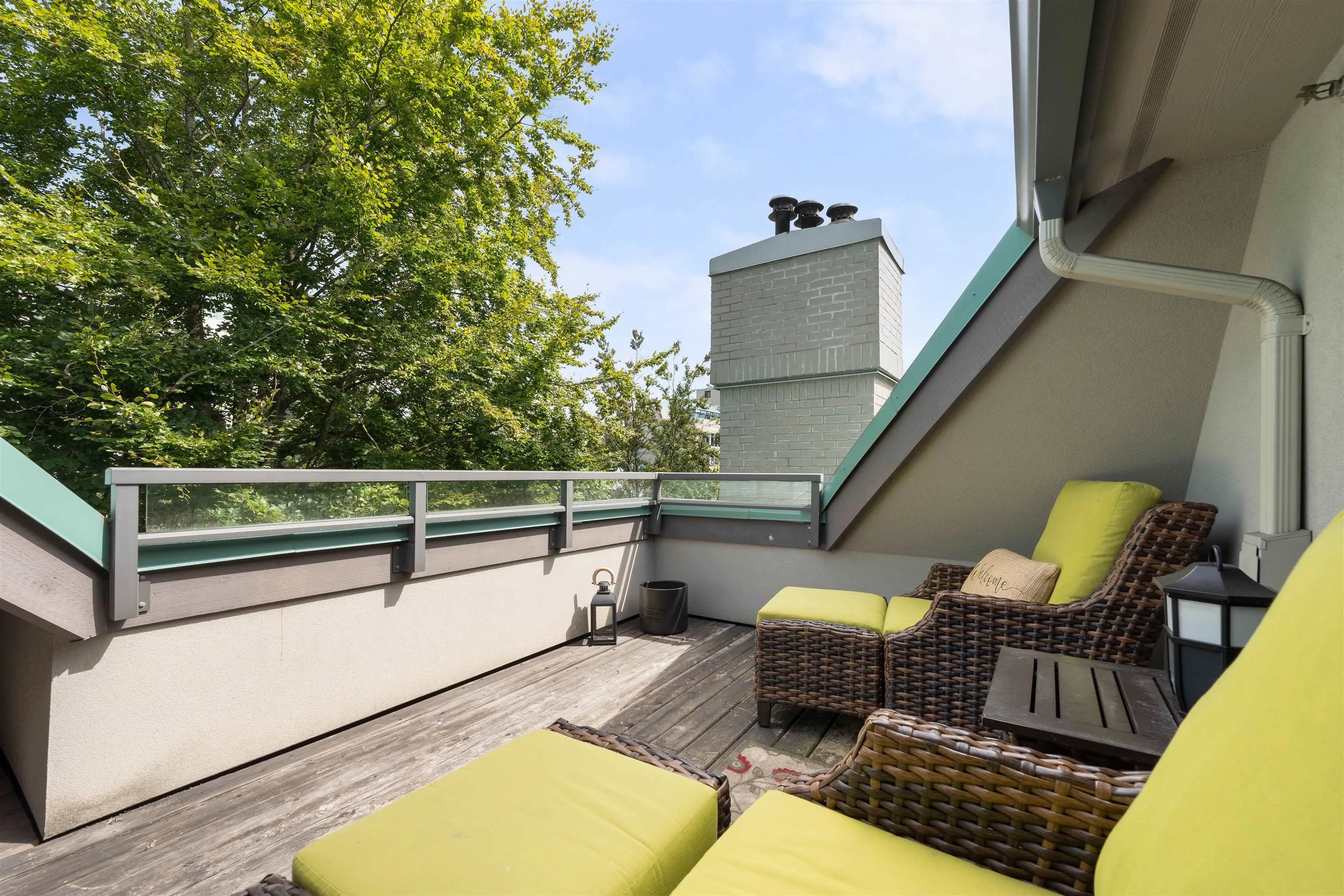 E403 628 W 12th Avenue