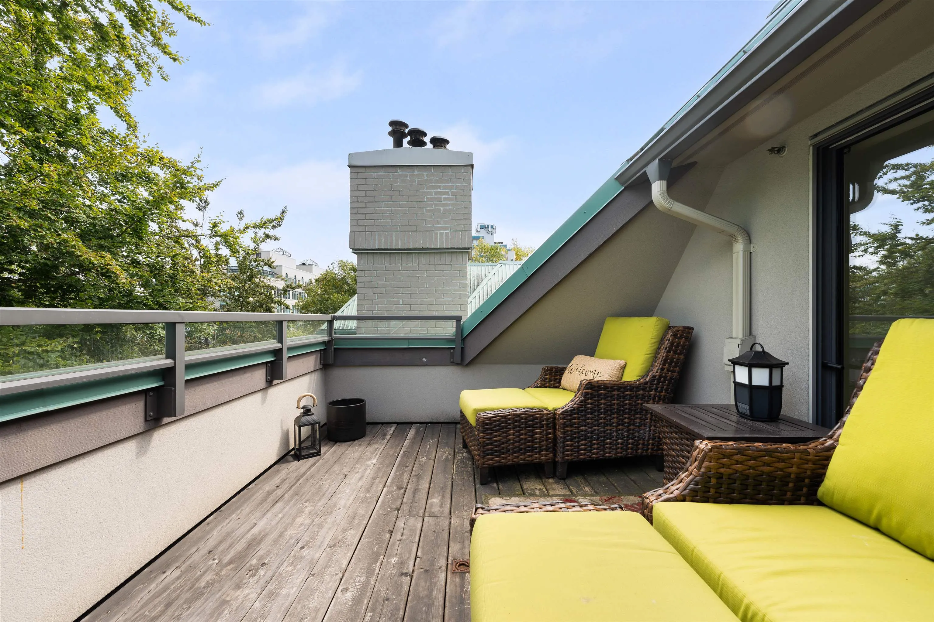 E403 628 W 12th Avenue