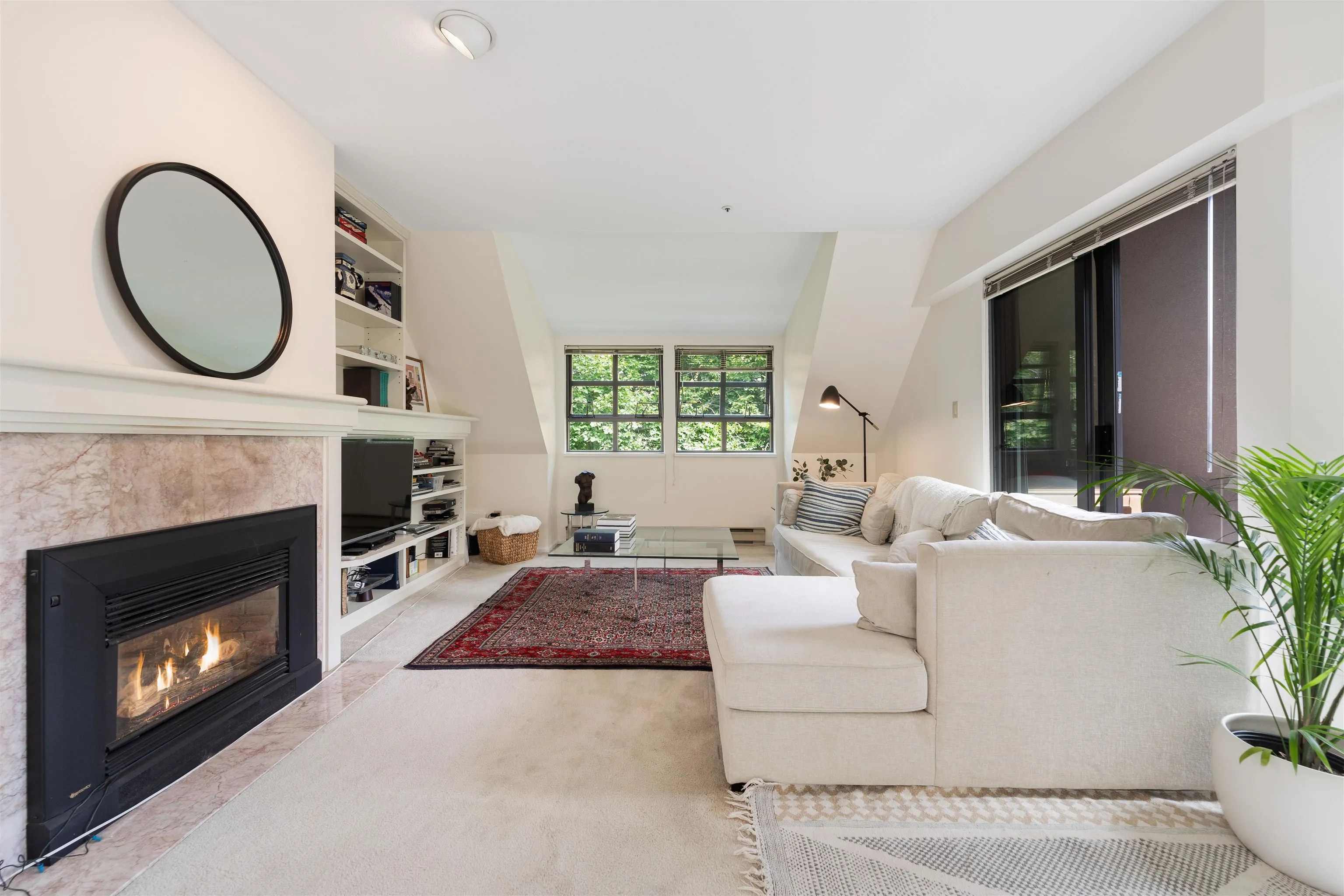 E403 628 W 12th Avenue
