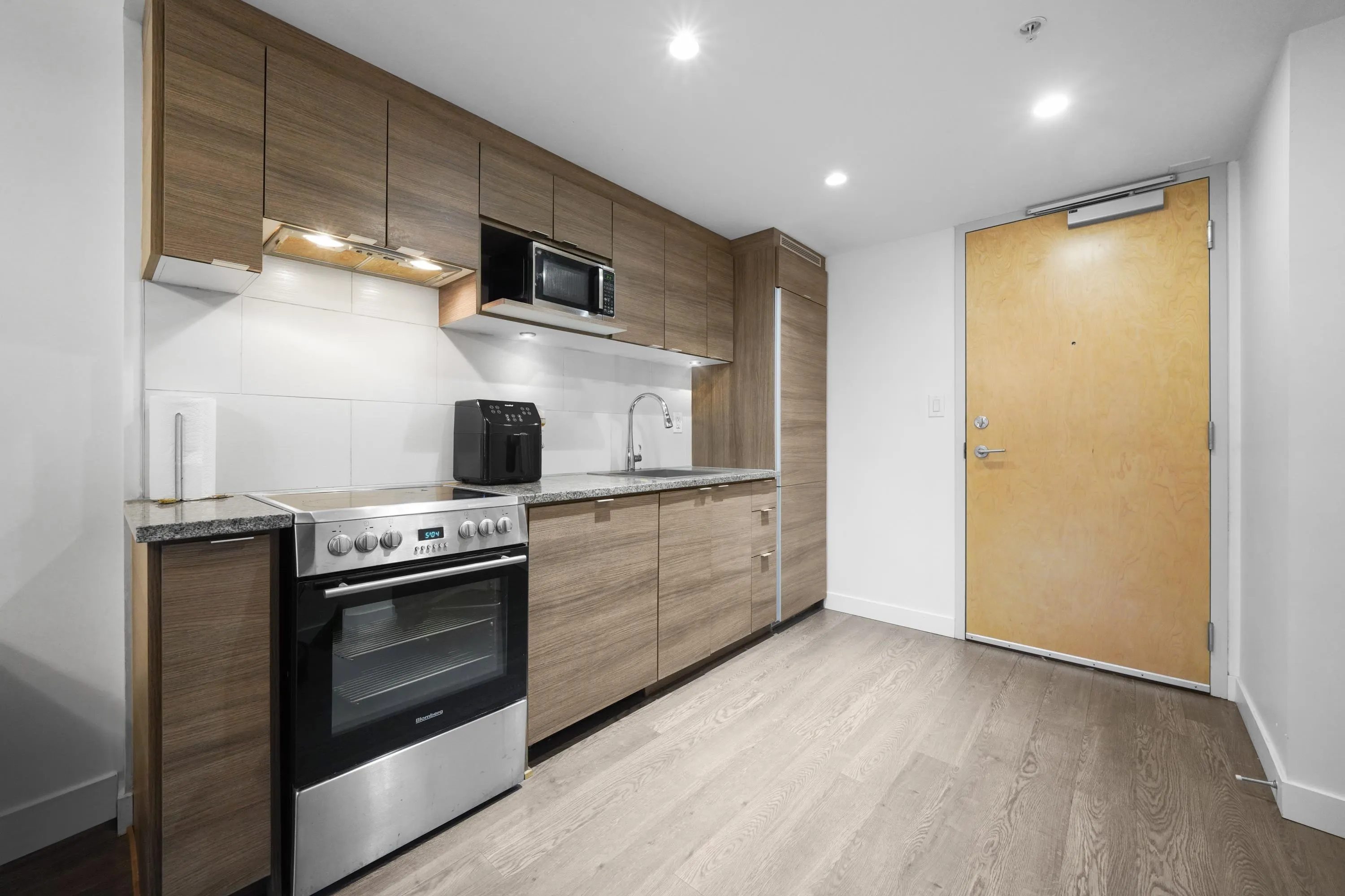 811 489 Interurban Way