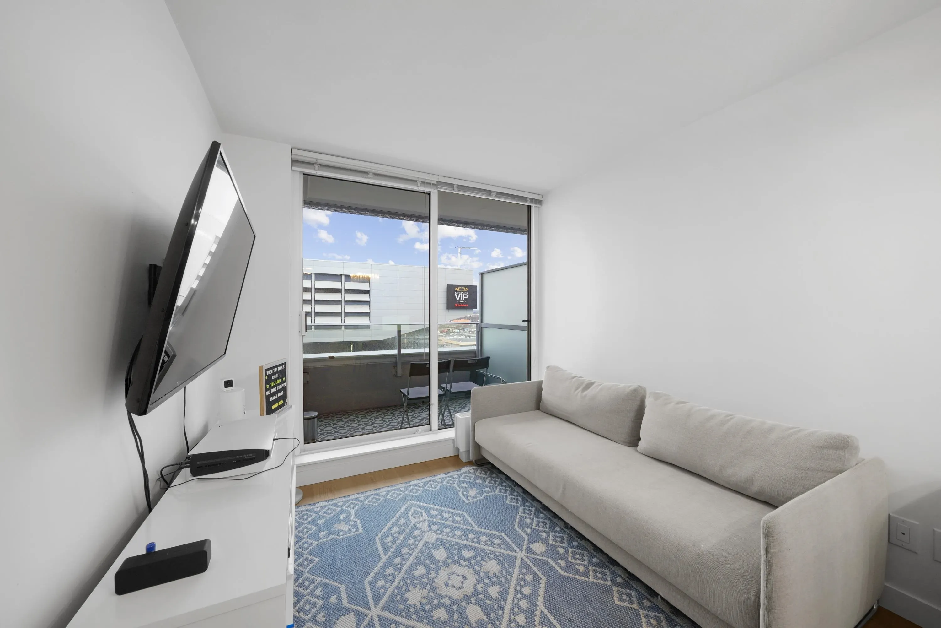 811 489 Interurban Way