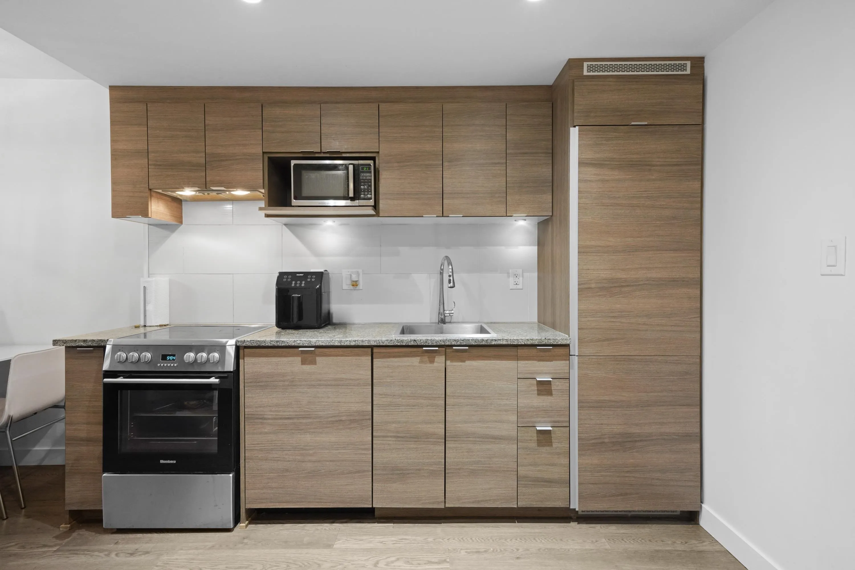 811 489 Interurban Way