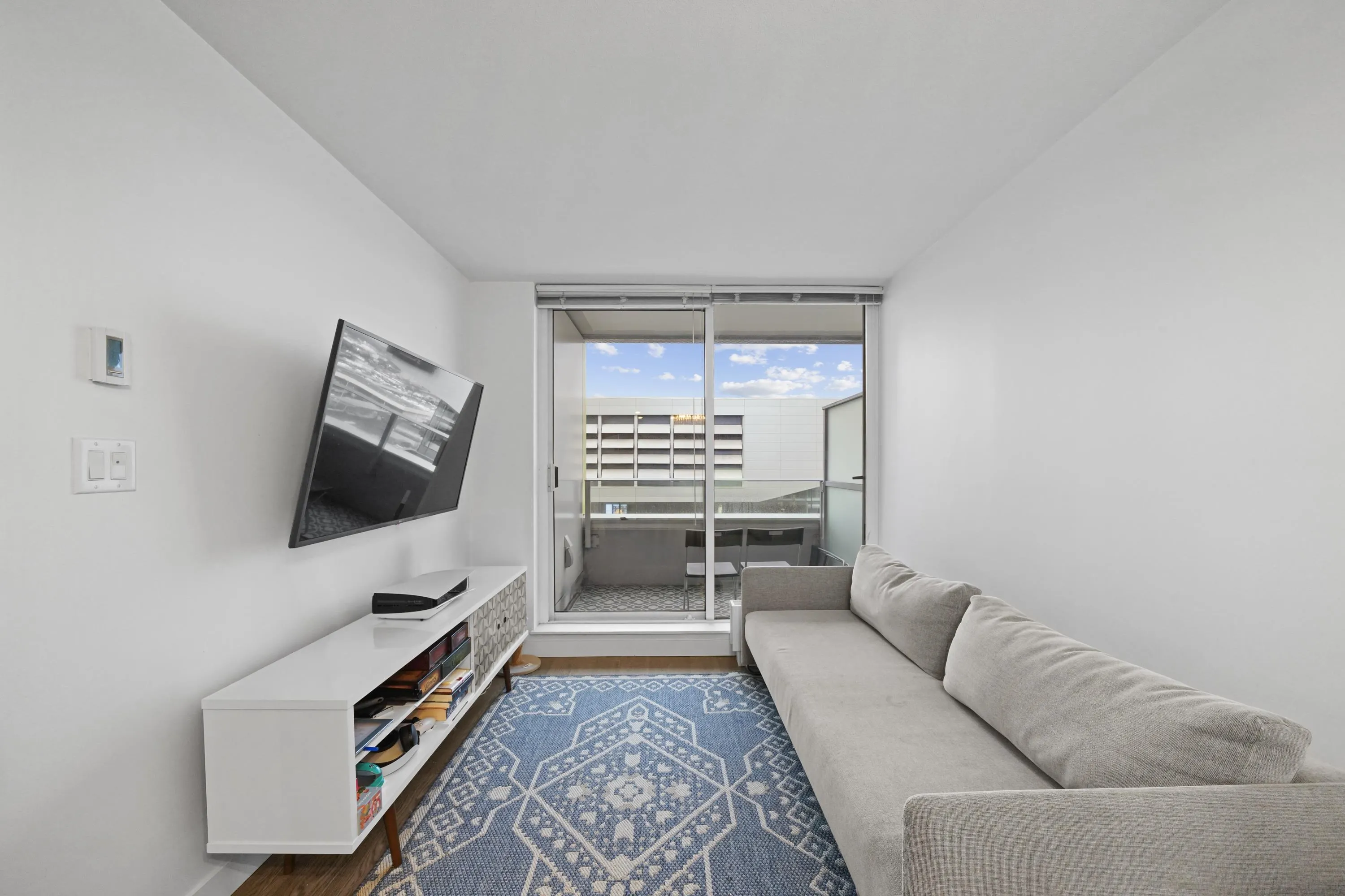811 489 Interurban Way