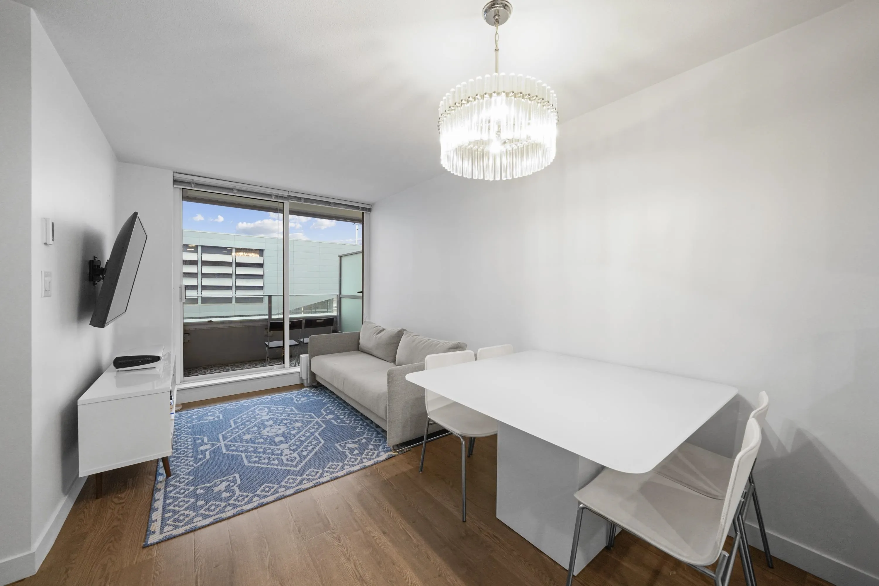 811 489 Interurban Way