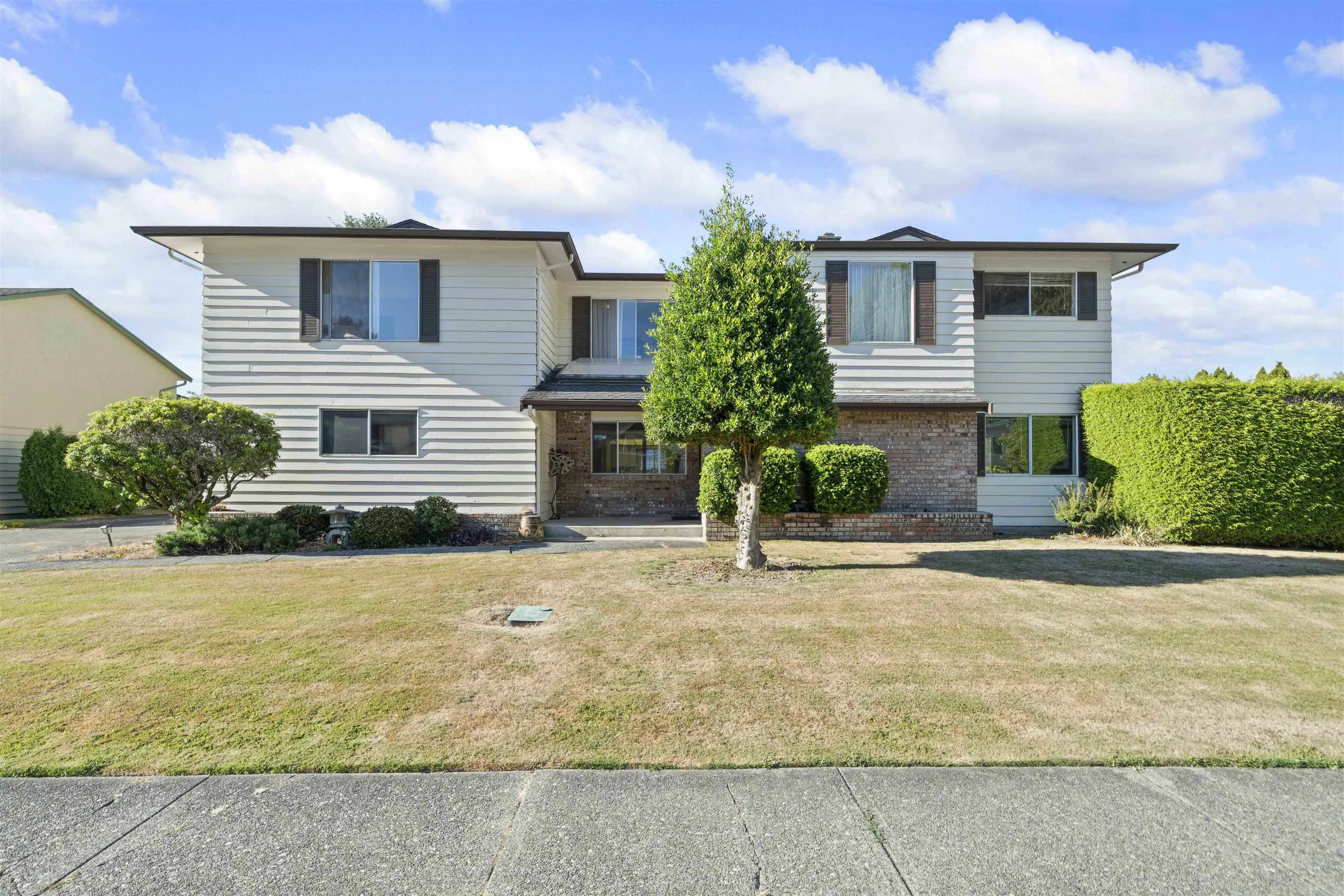 8431 Rosebank Crescent