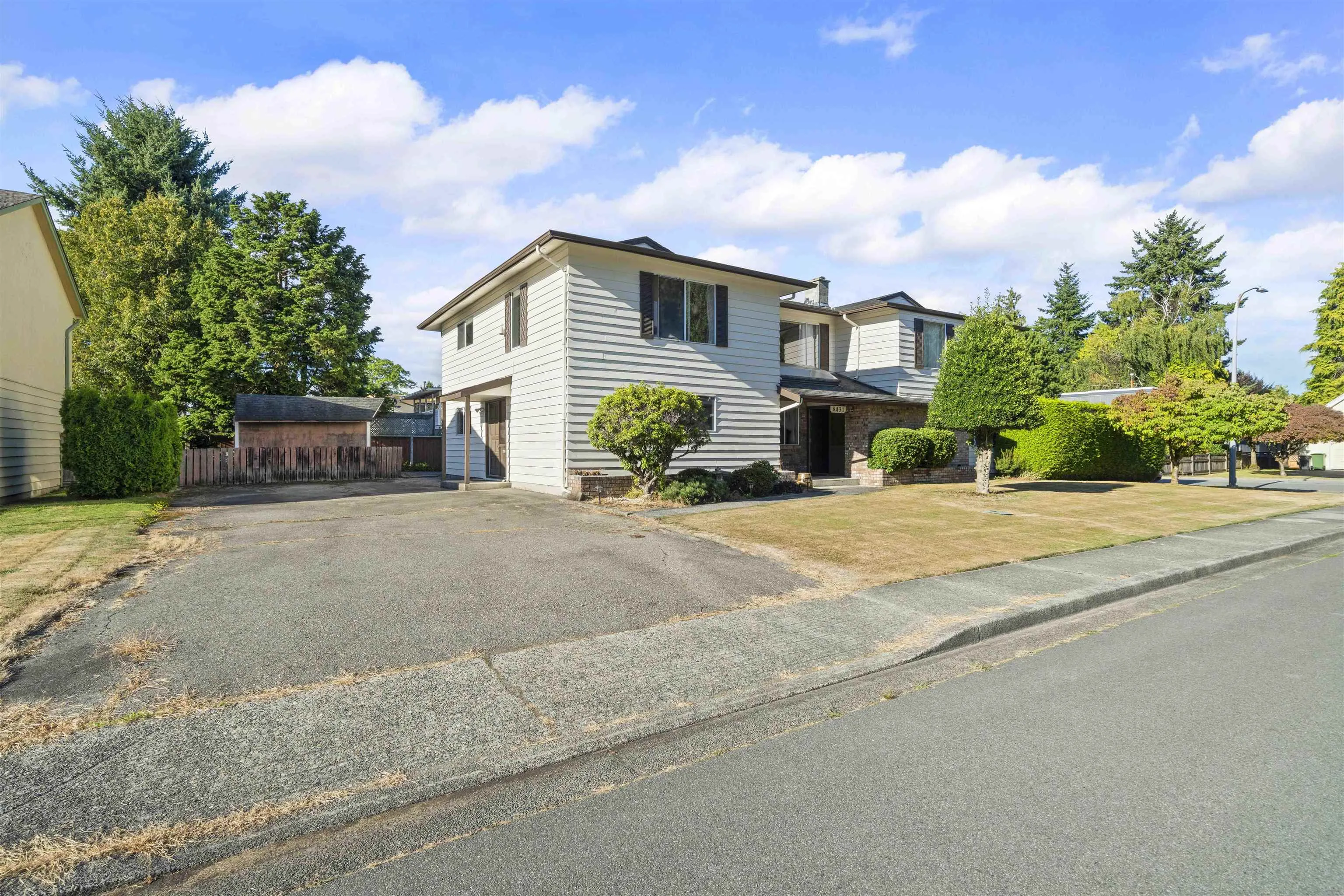 8431 Rosebank Crescent