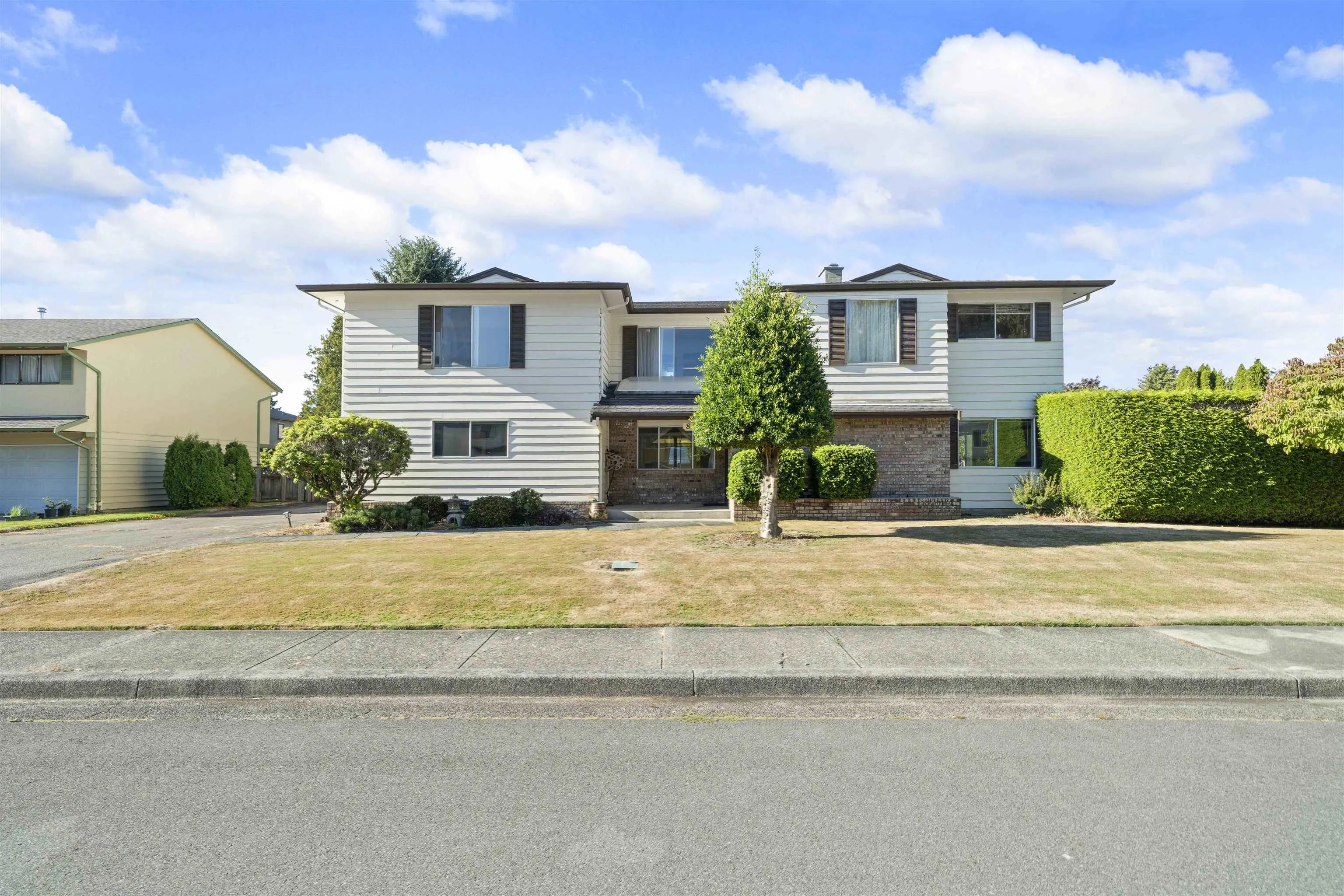 8431 Rosebank Crescent