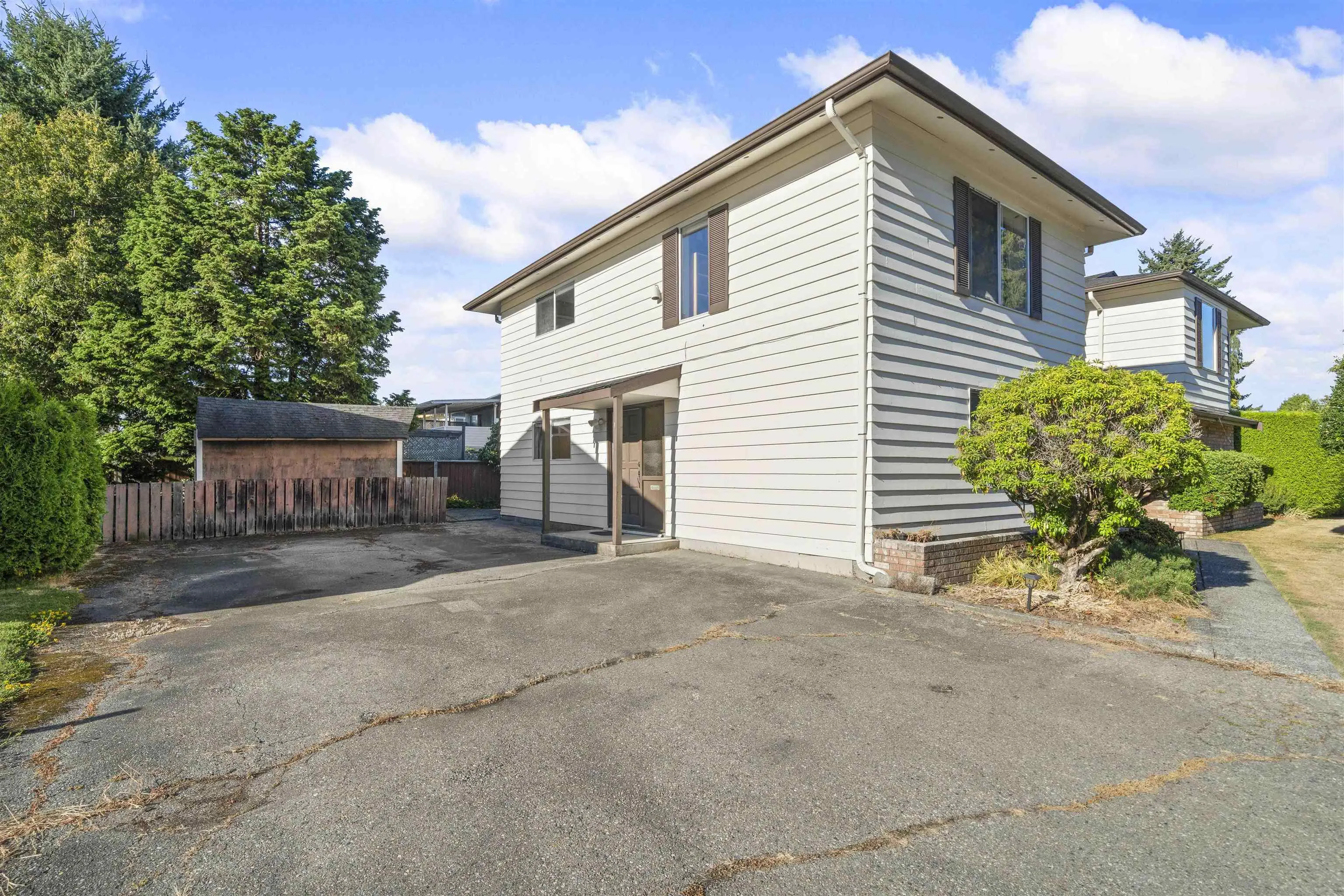 8431 Rosebank Crescent