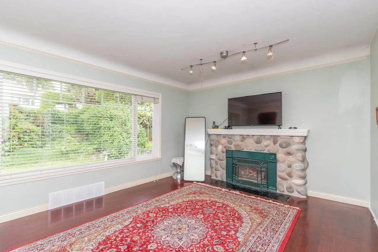 341 W 24th Street
