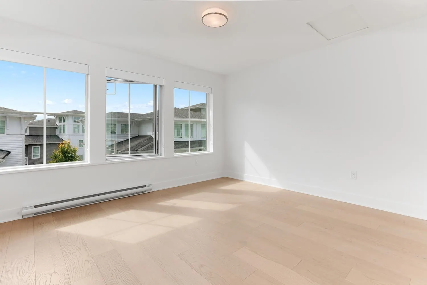 120 4638 Orca Way