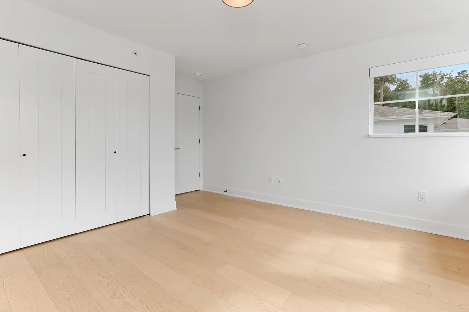 120 4638 Orca Way