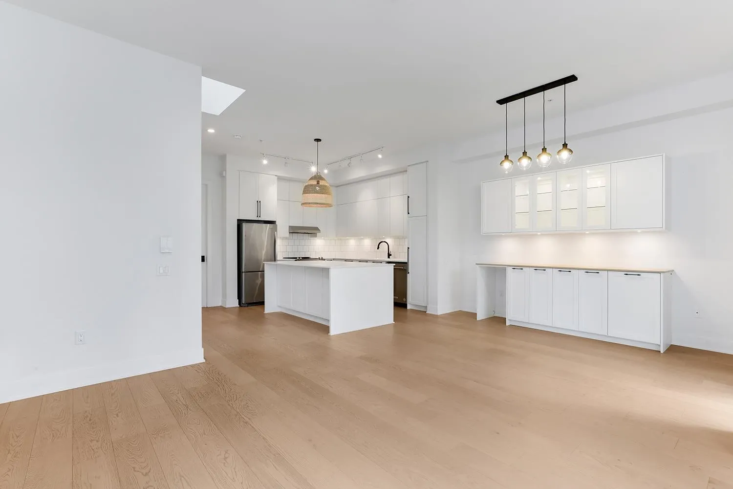 120 4638 Orca Way