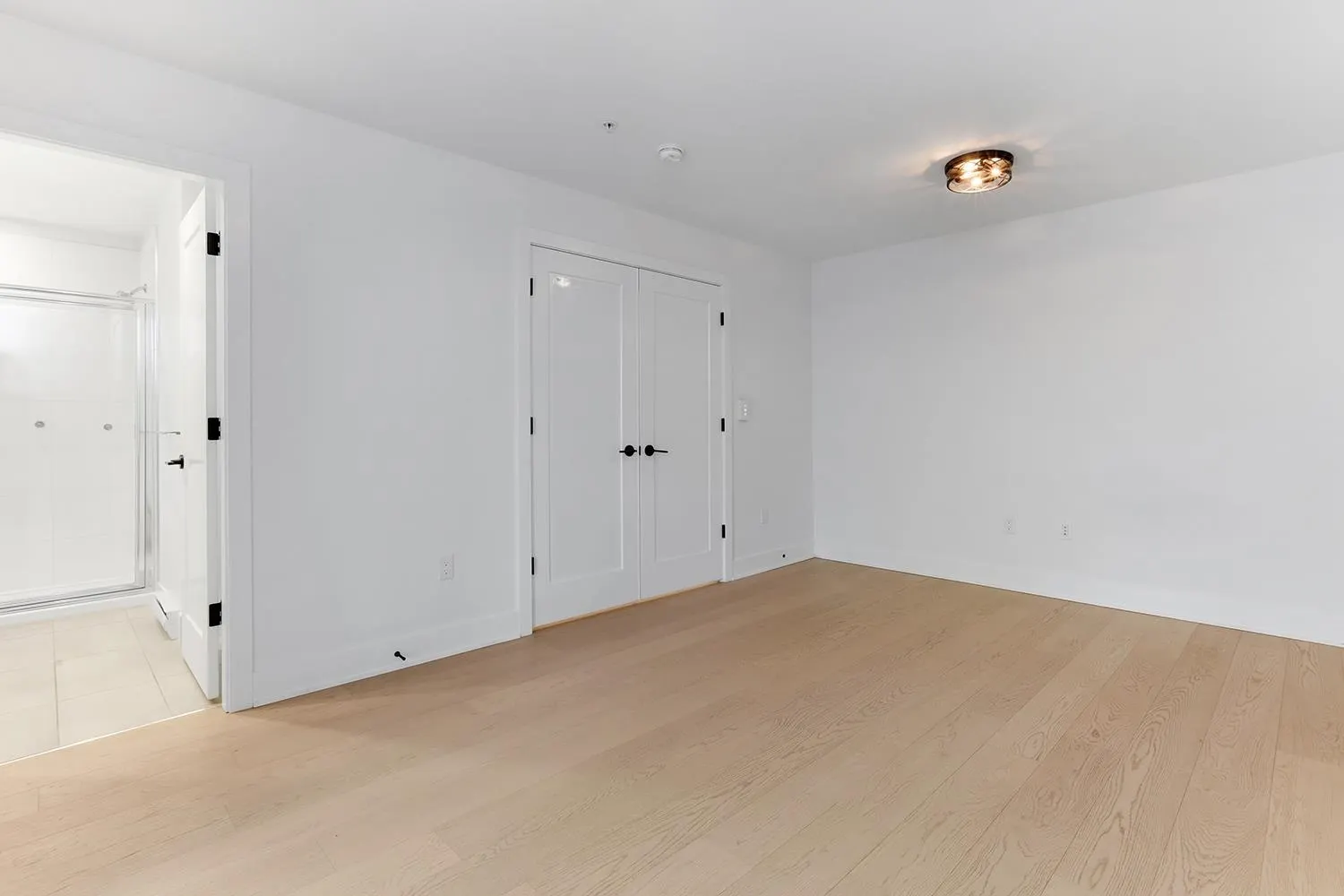 120 4638 Orca Way