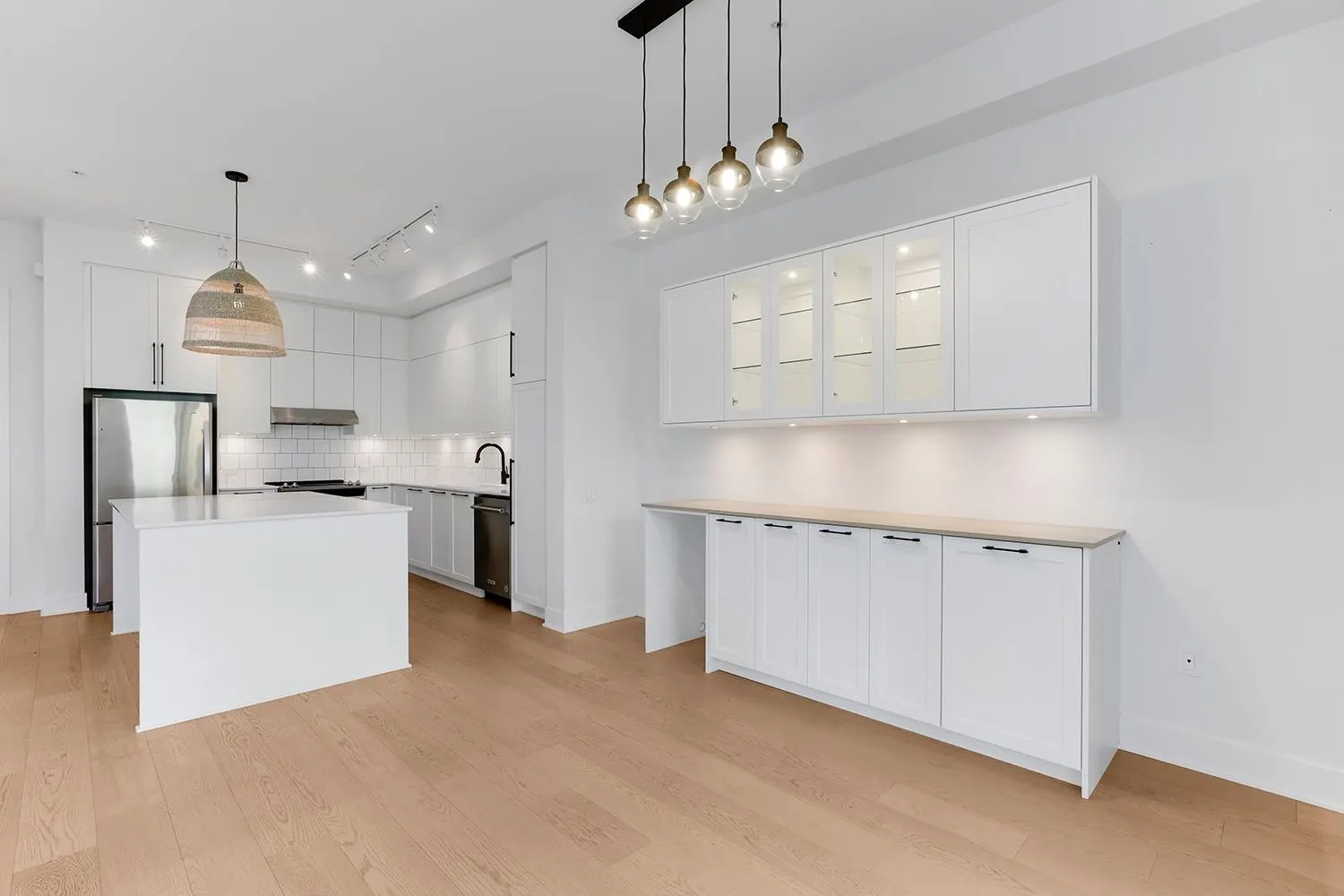 120 4638 Orca Way