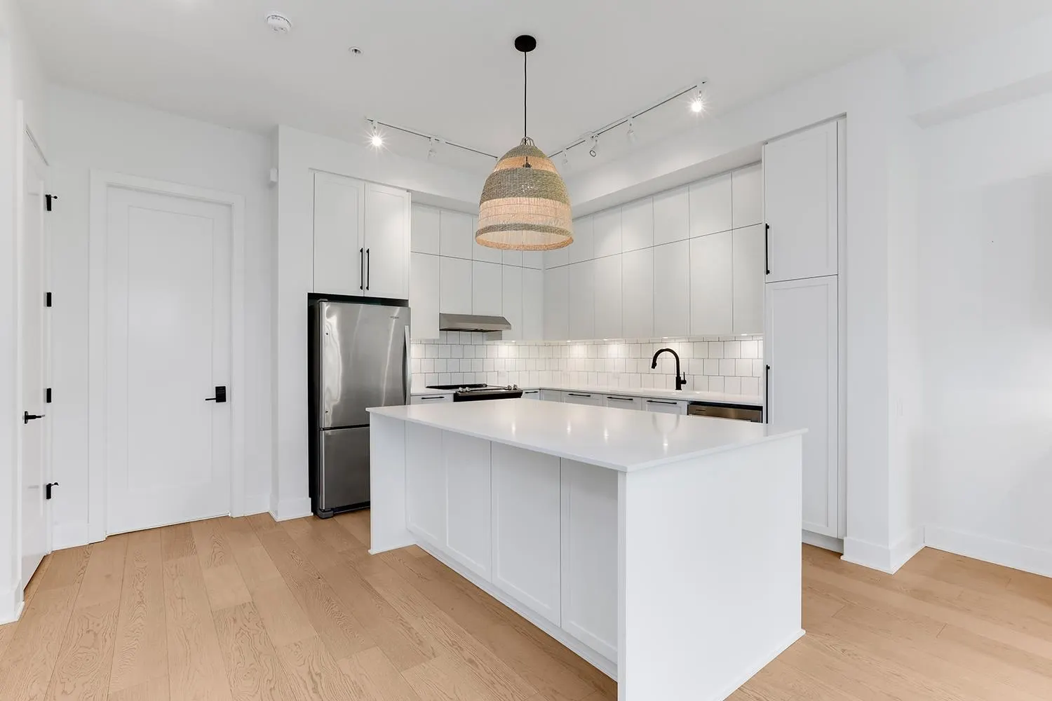 120 4638 Orca Way