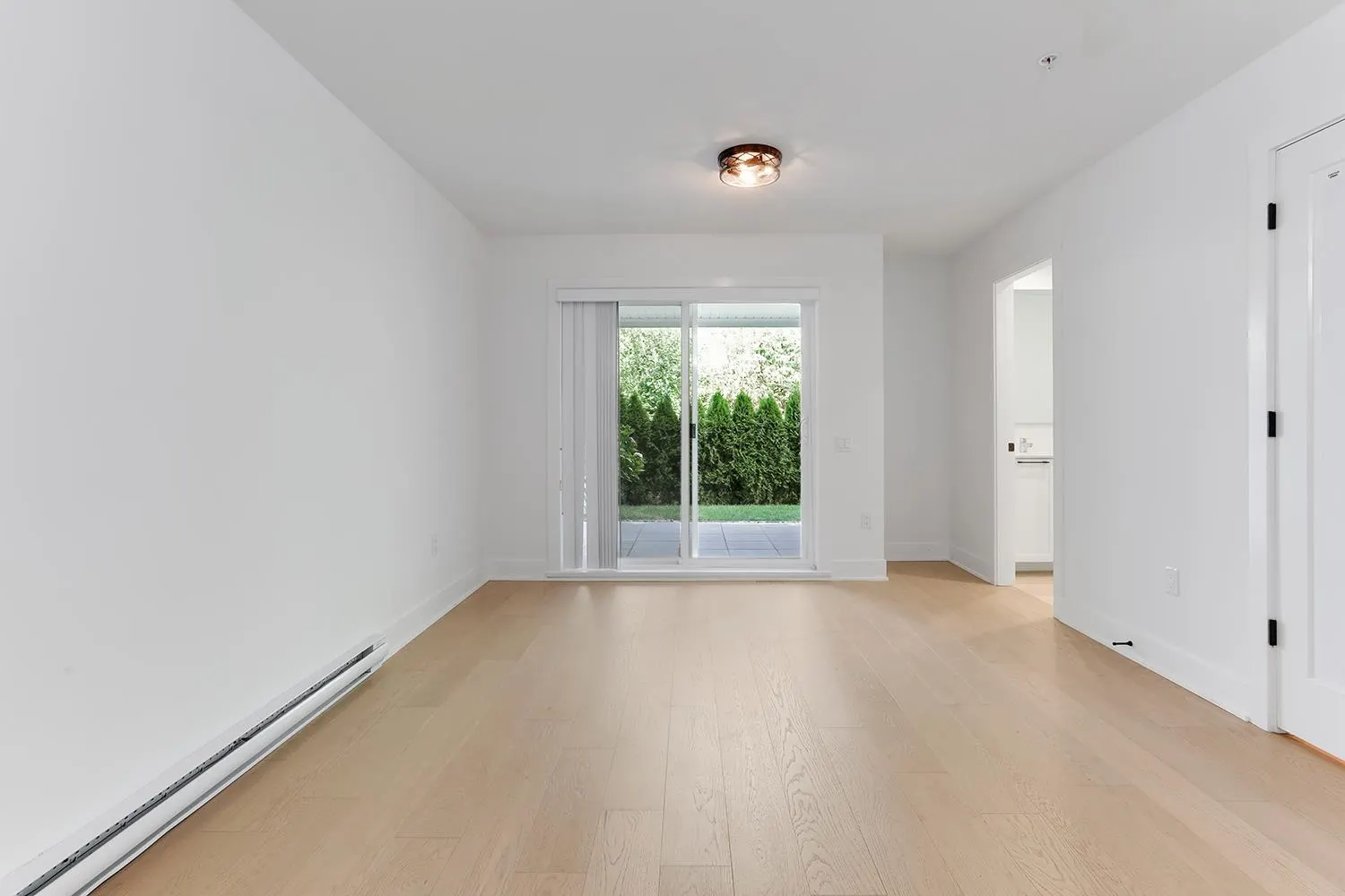 120 4638 Orca Way