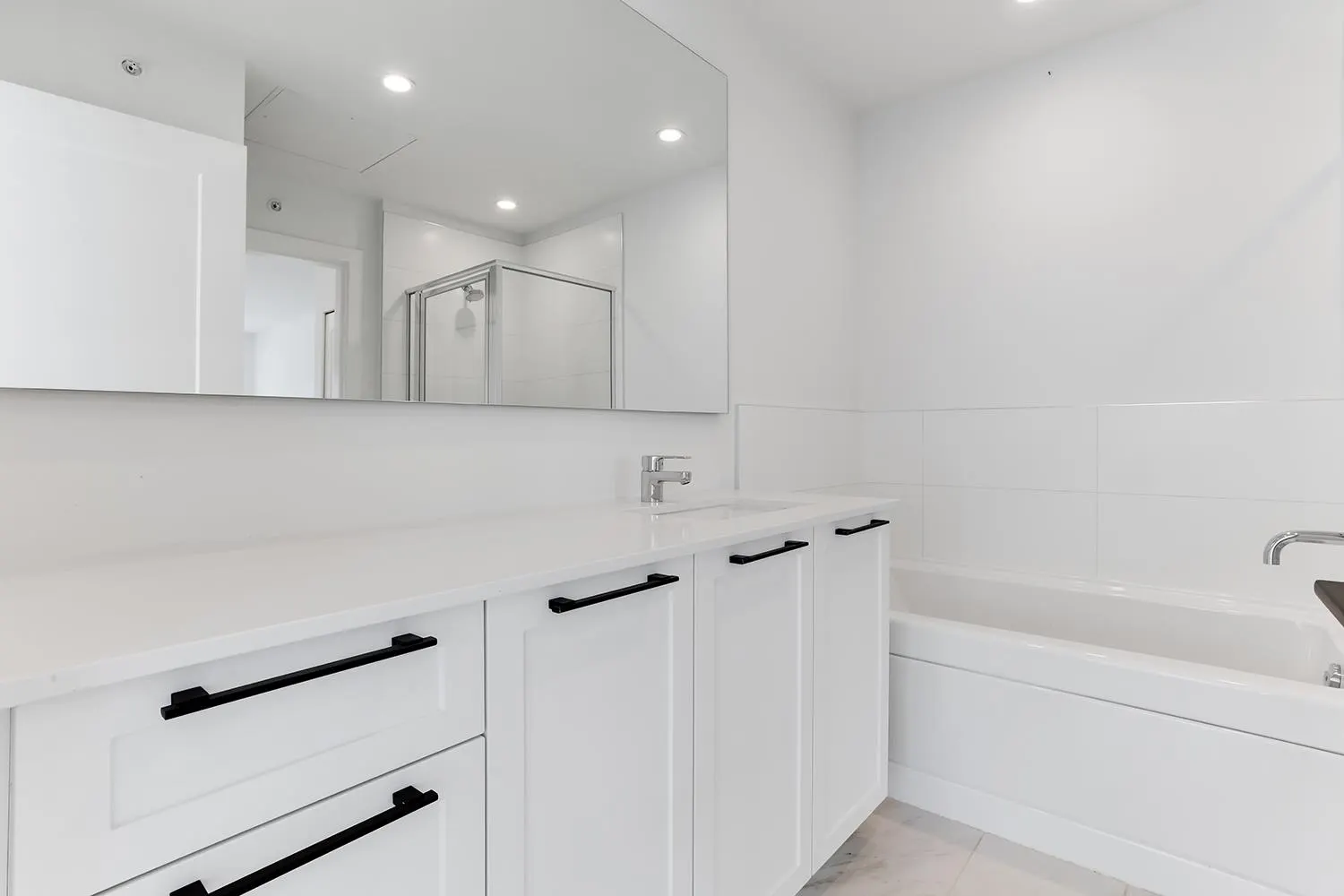 120 4638 Orca Way