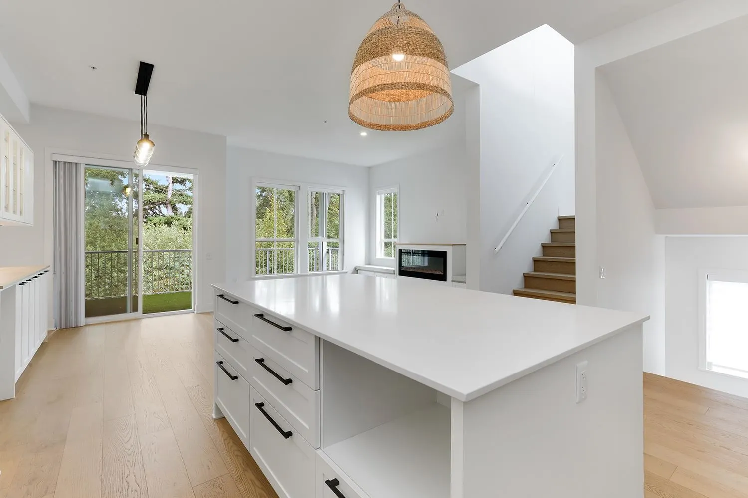 120 4638 Orca Way
