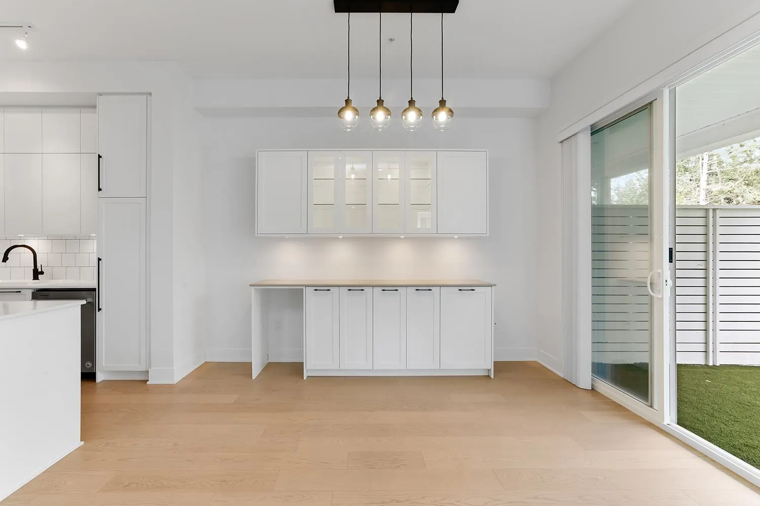 120 4638 Orca Way