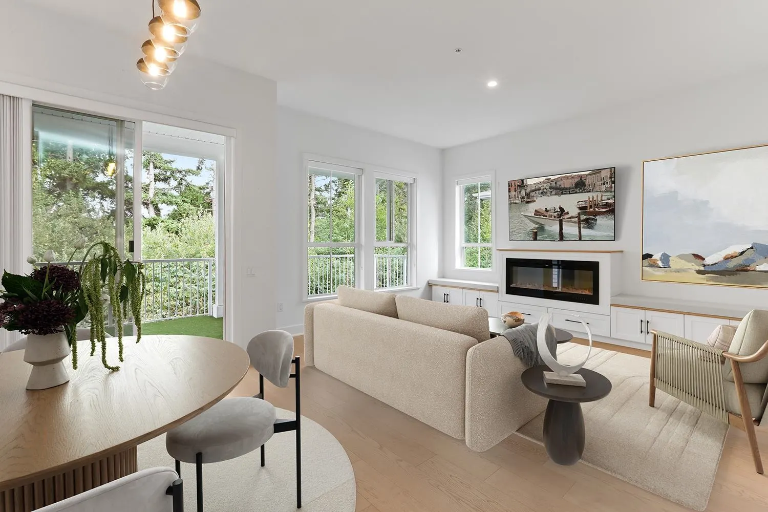 120 4638 Orca Way