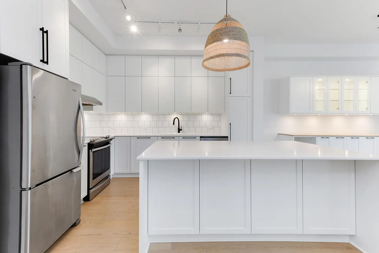 120 4638 Orca Way