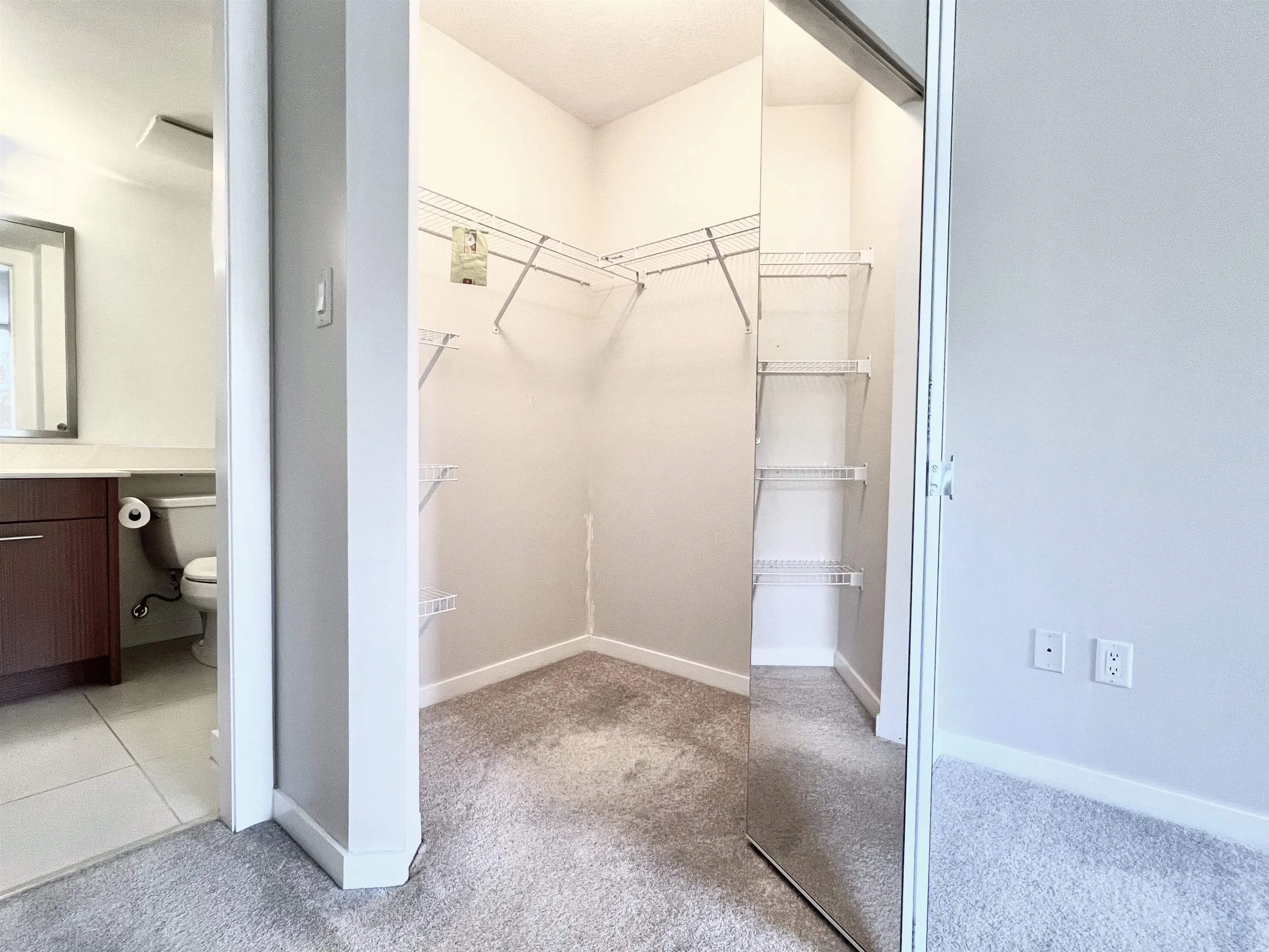 904 4888 Brentwood Drive