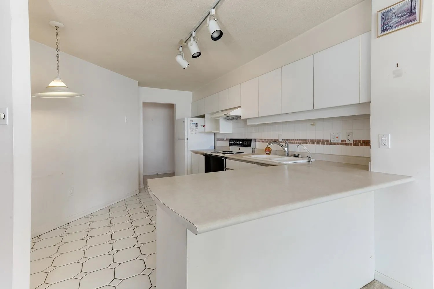 806 1245 Quayside Drive