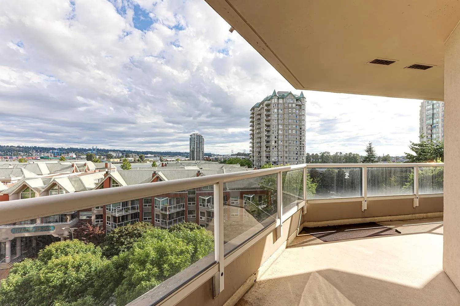 806 1245 Quayside Drive