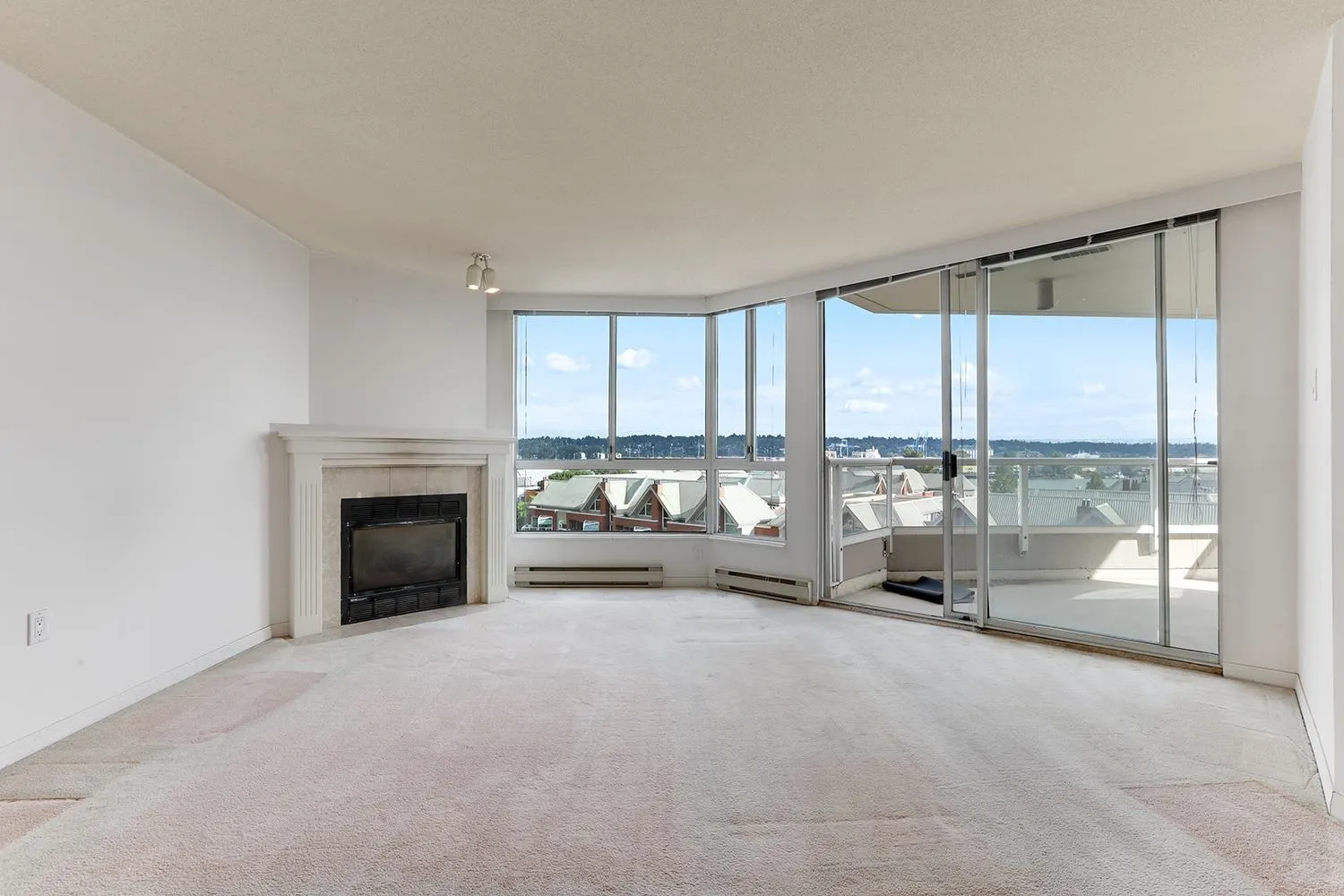 806 1245 Quayside Drive