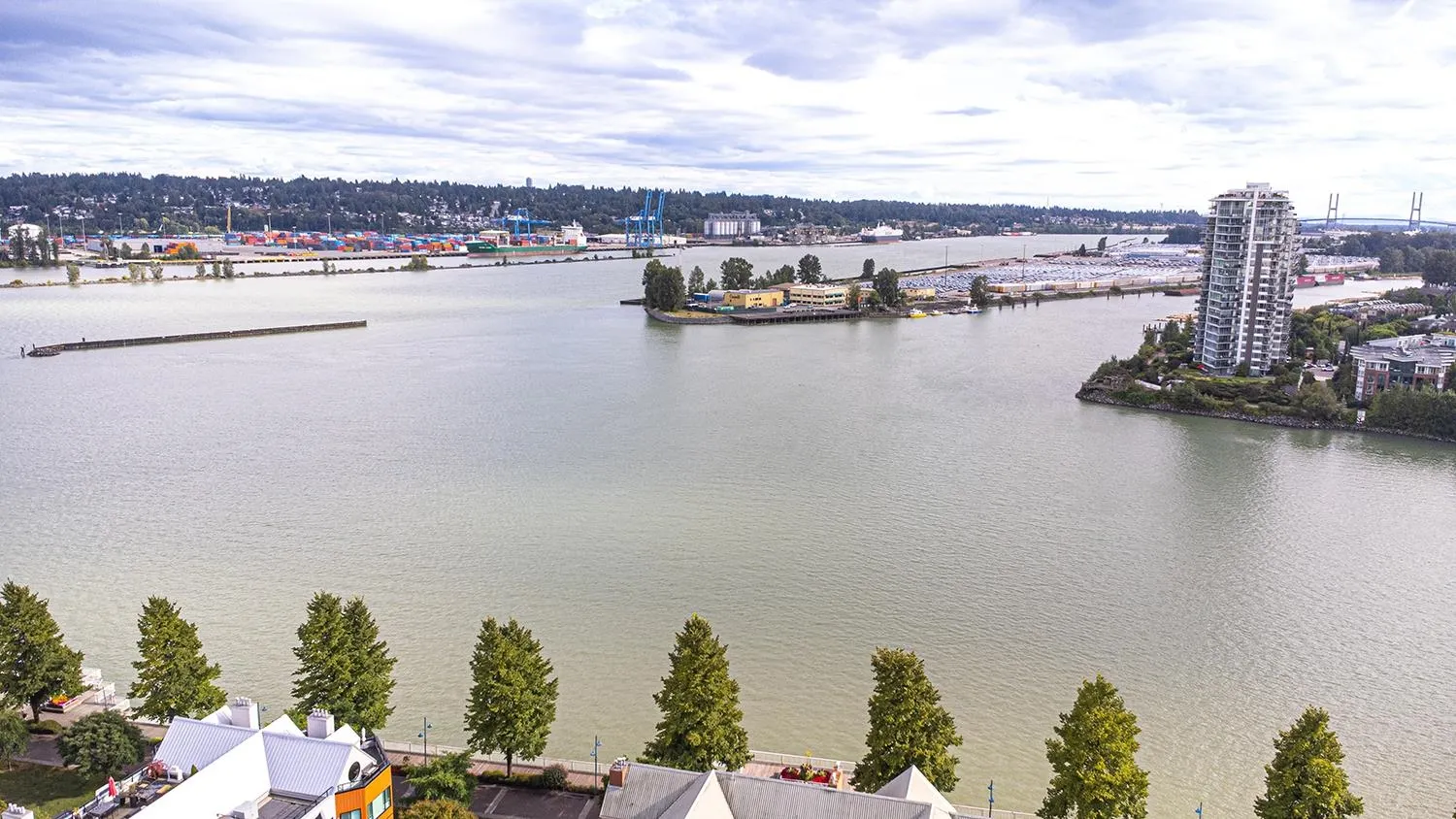806 1245 Quayside Drive