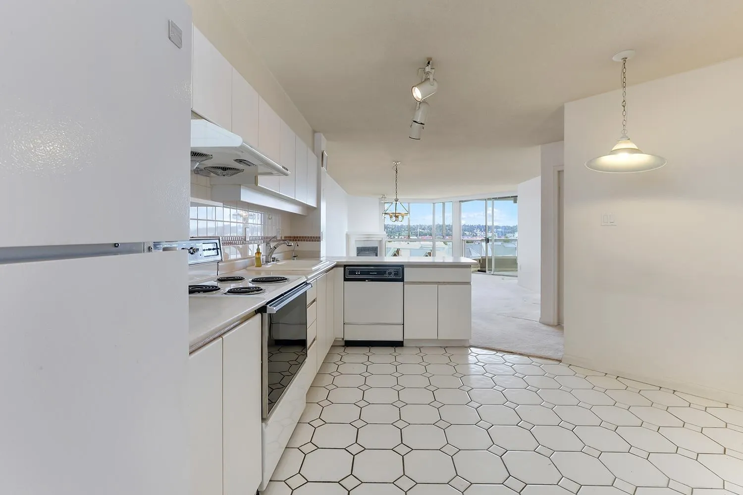 806 1245 Quayside Drive