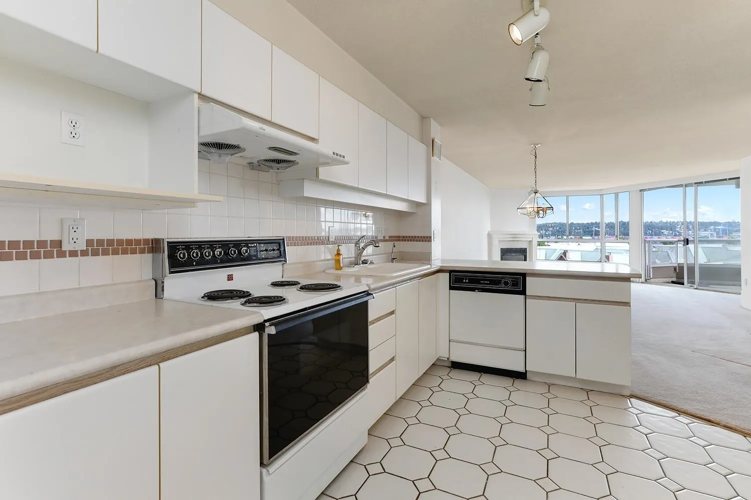 806 1245 Quayside Drive