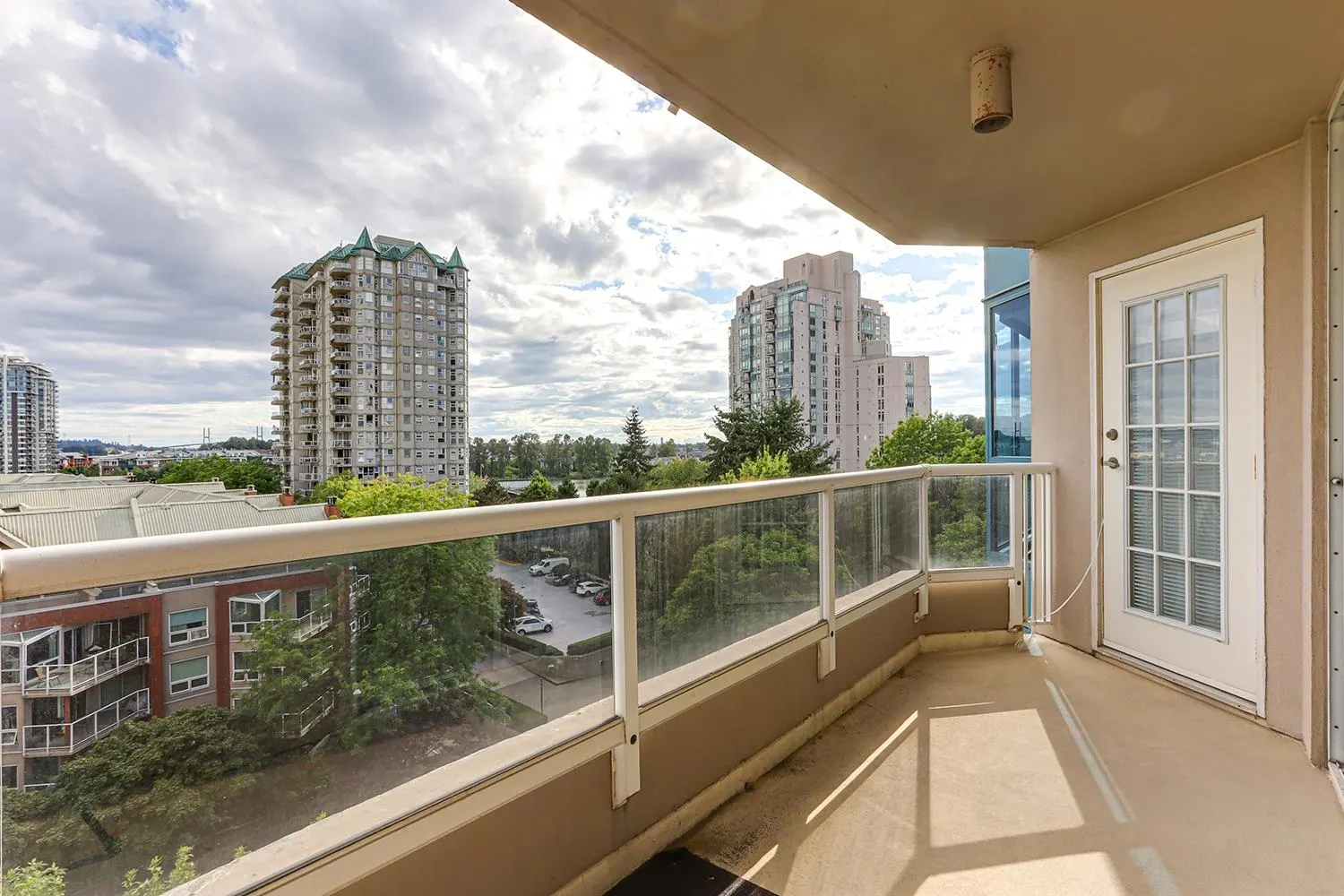 806 1245 Quayside Drive