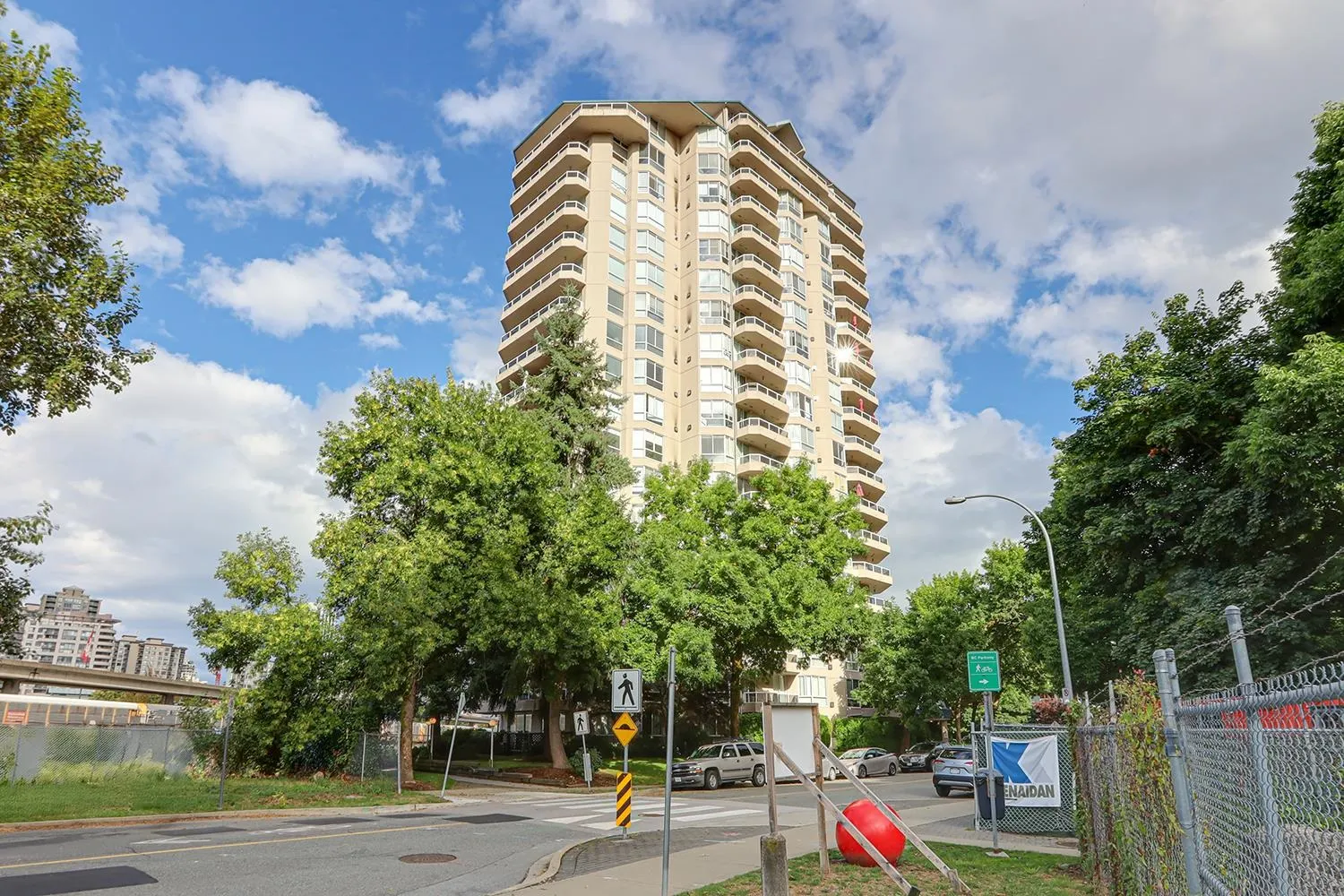 806 1245 Quayside Drive