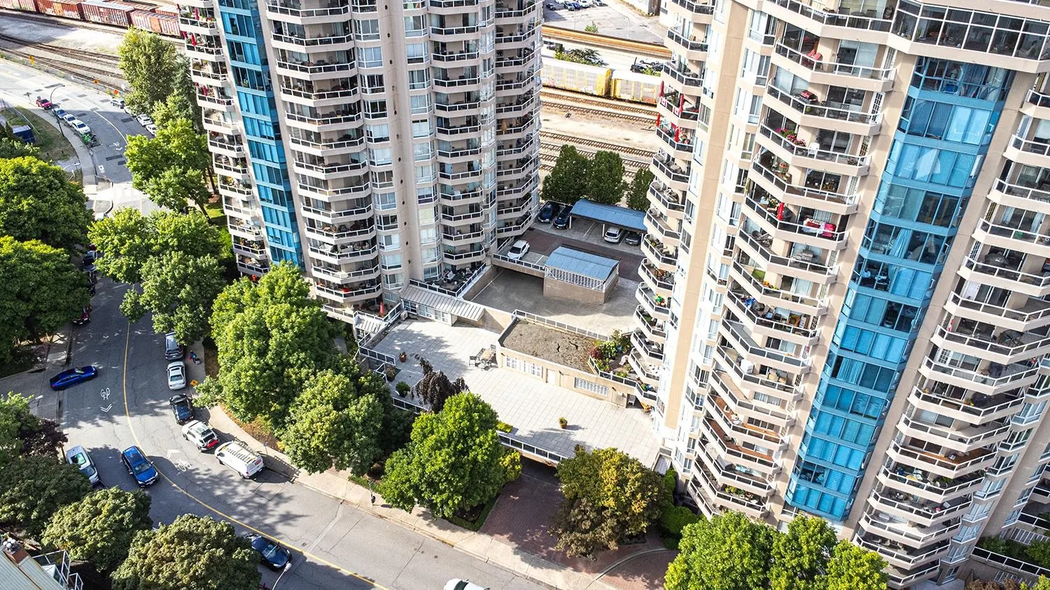 806 1245 Quayside Drive