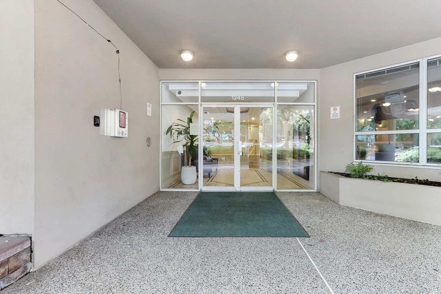 806 1245 Quayside Drive