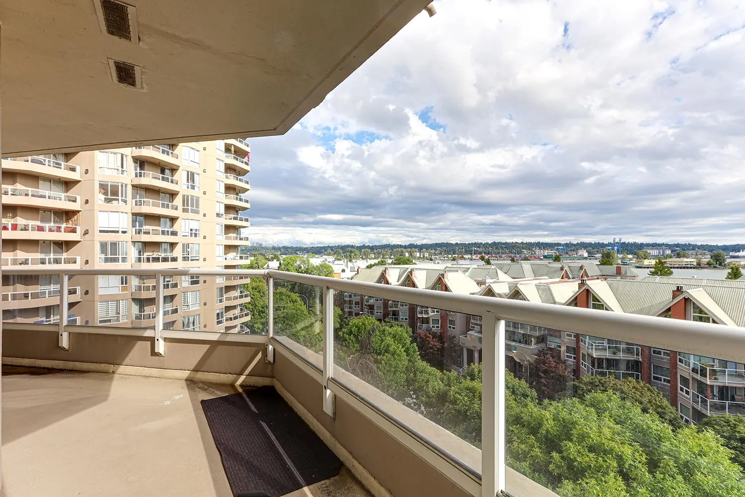 806 1245 Quayside Drive
