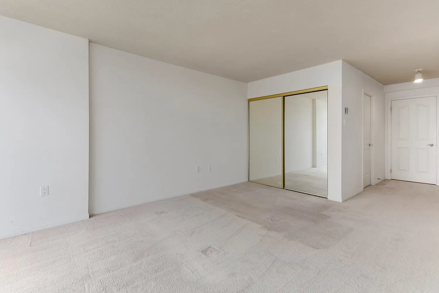 806 1245 Quayside Drive