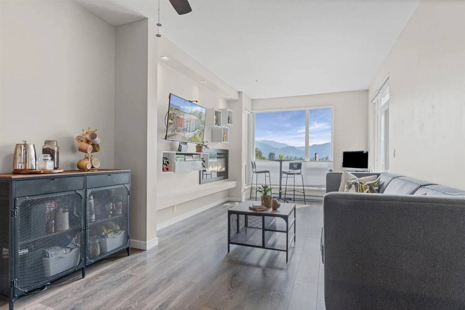 211 2242 Whatcom Road