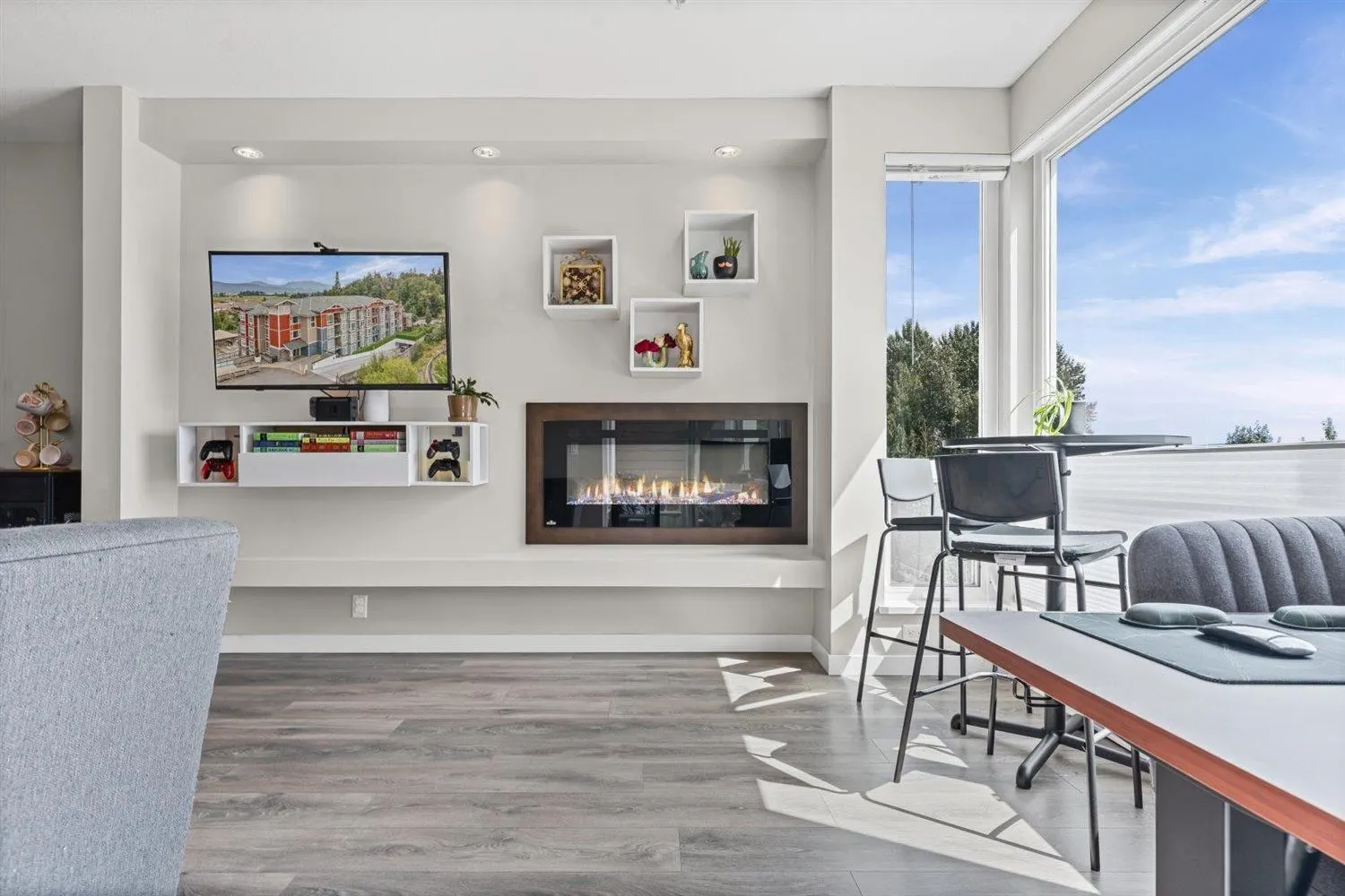 211 2242 Whatcom Road