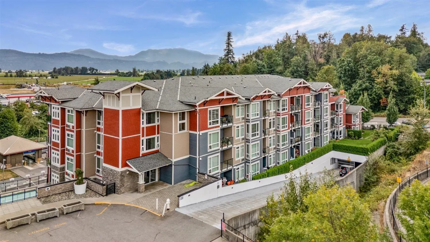 211 2242 Whatcom Road