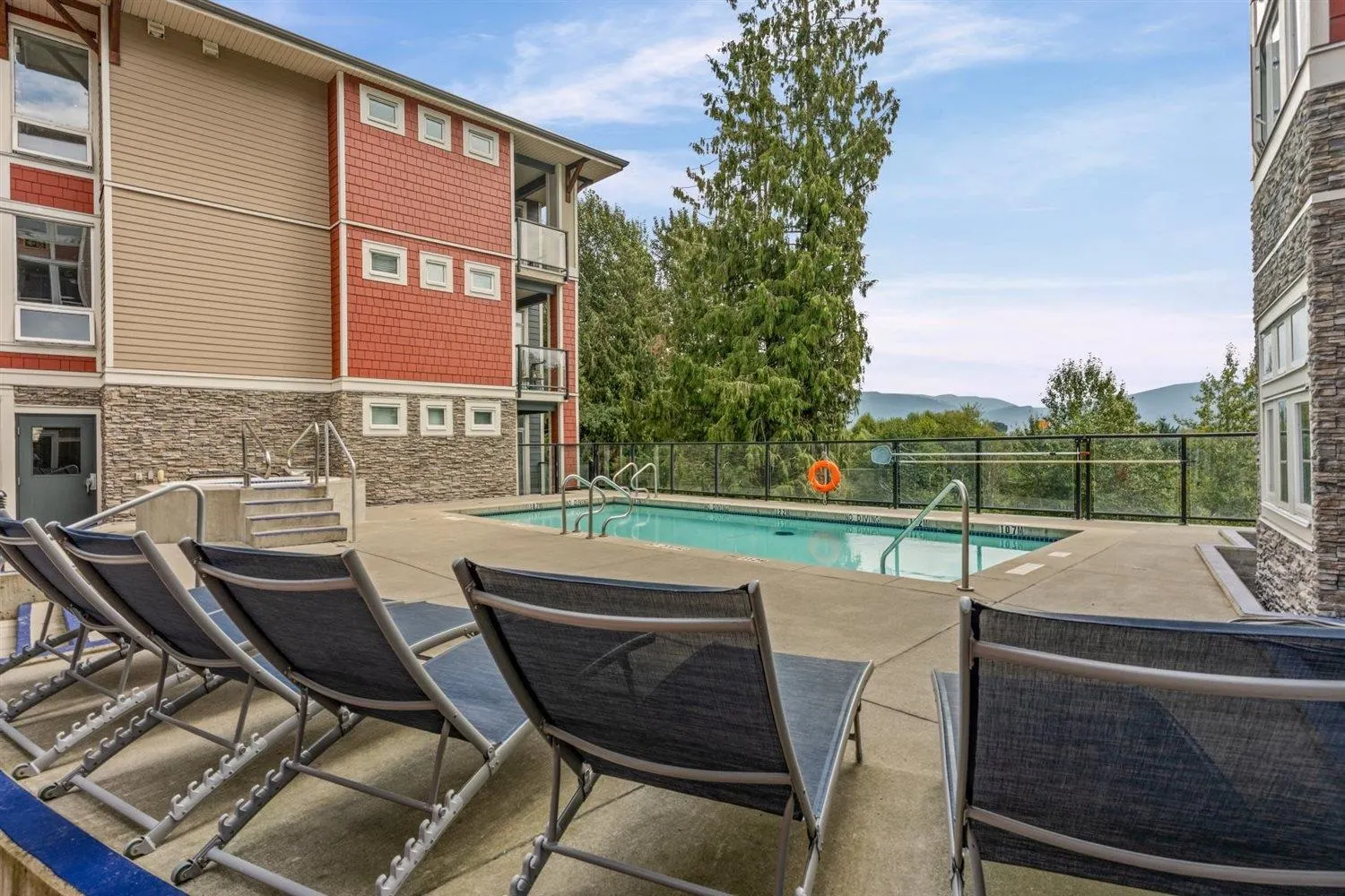 211 2242 Whatcom Road