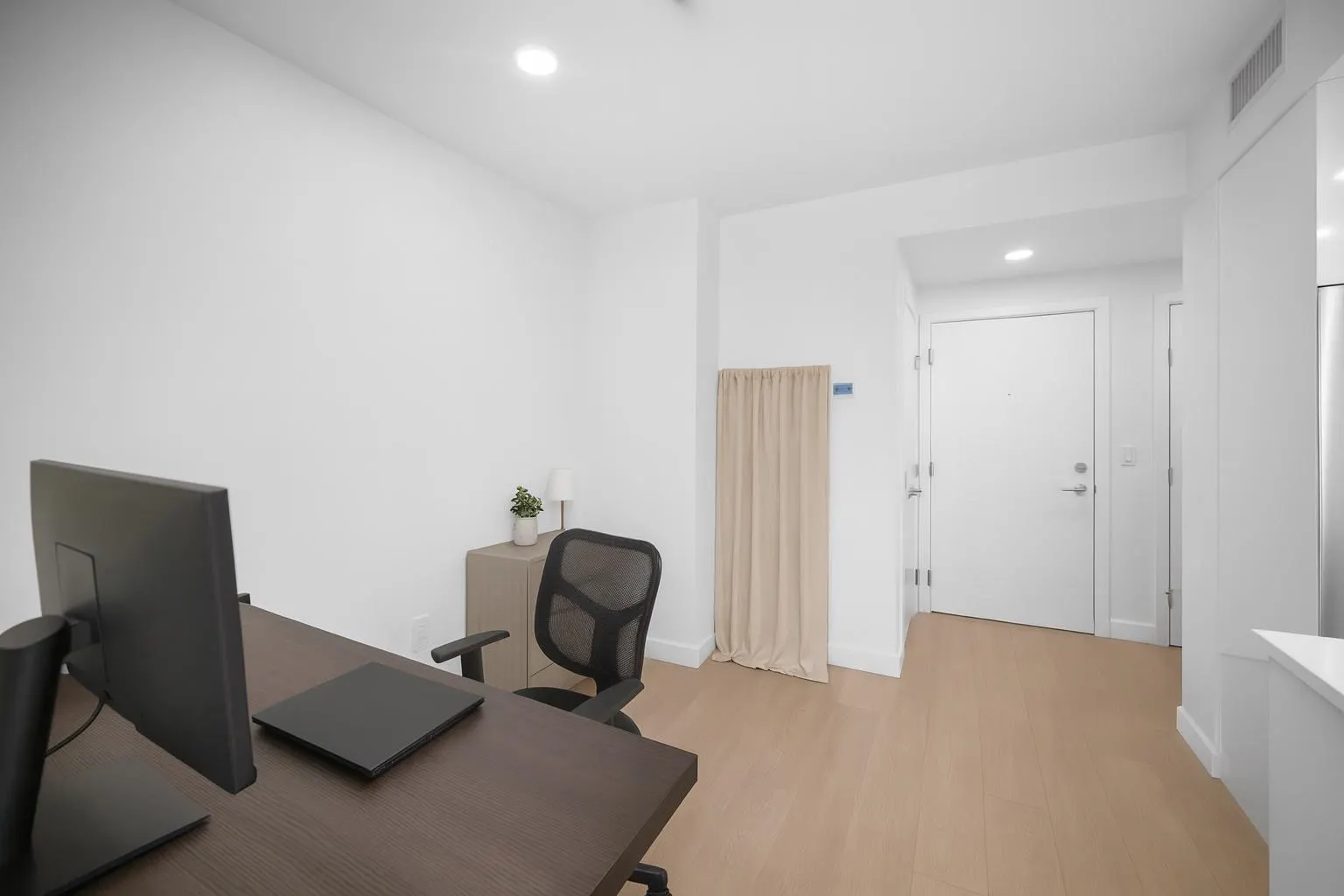 2107 7769 Park Crescent