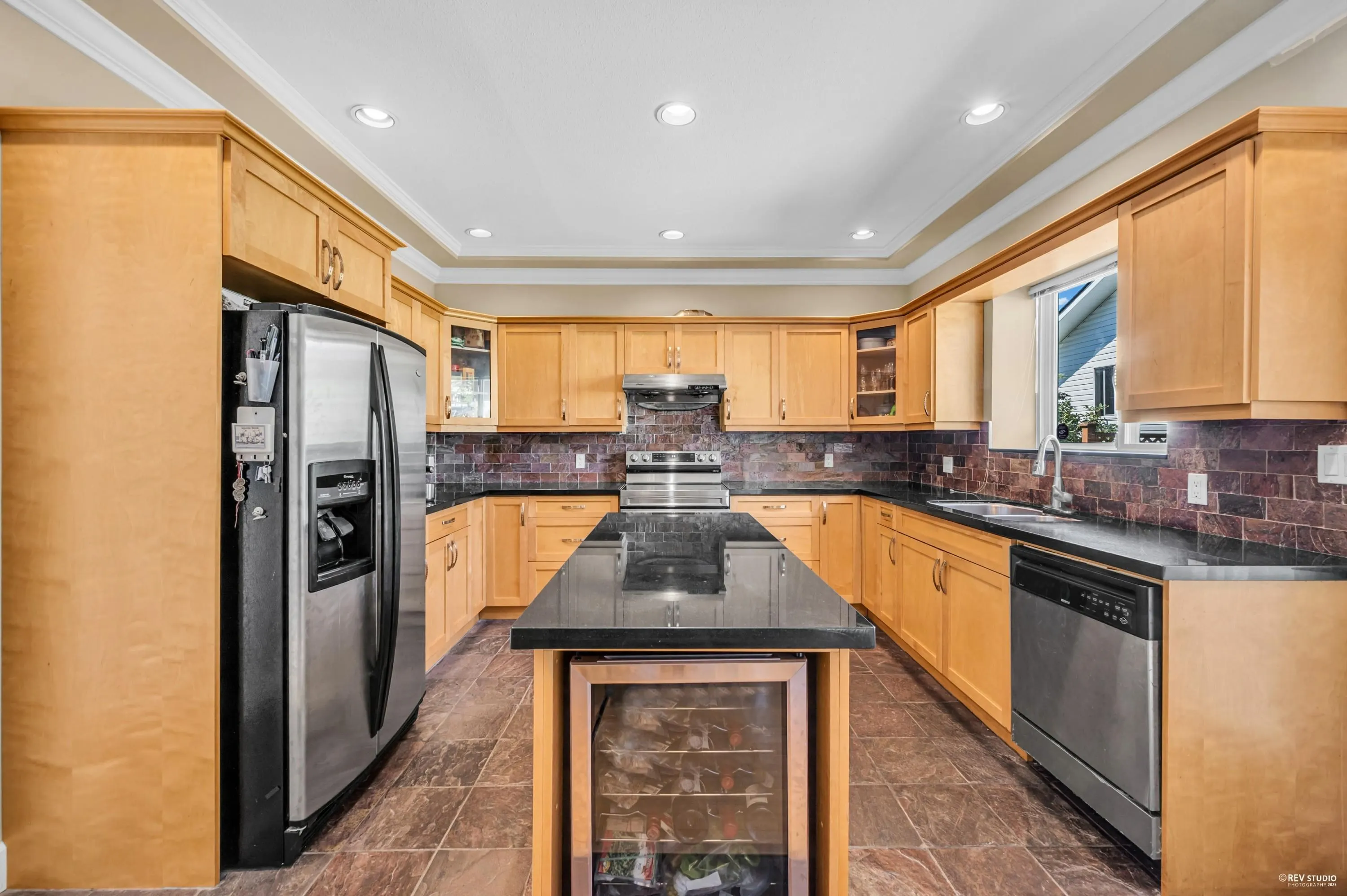 648 E 3rd Street