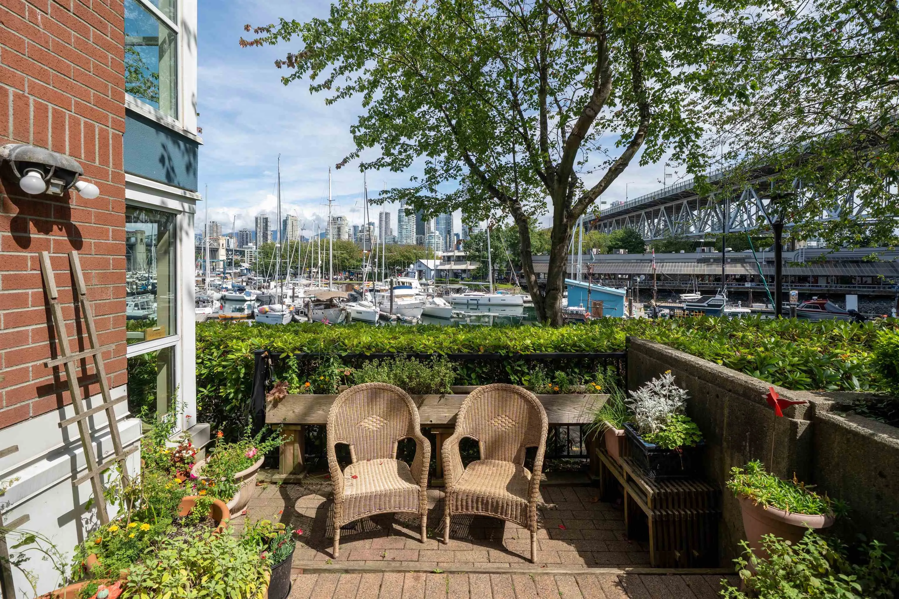 108 1502 Island Park Walk